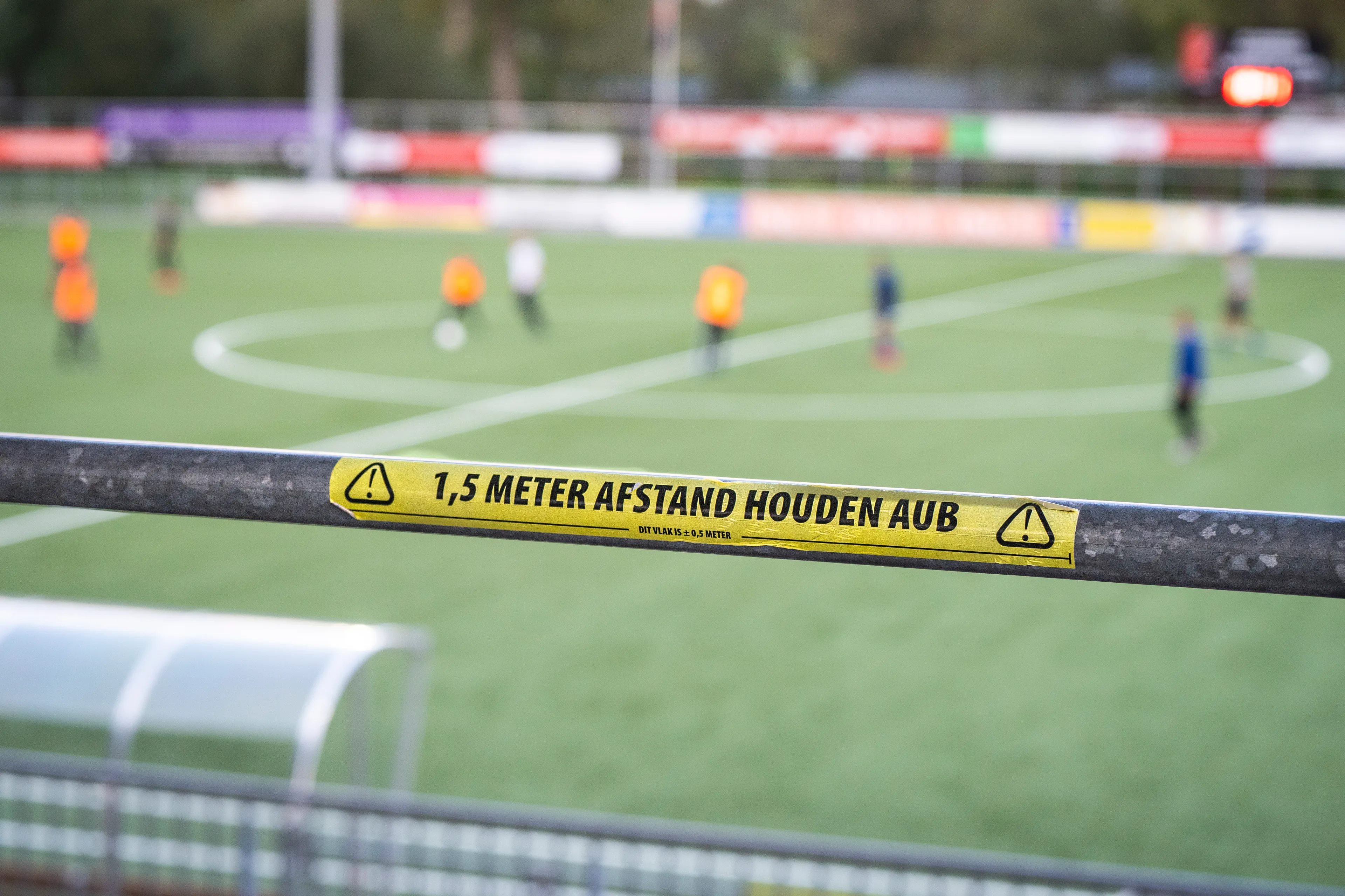 Meerderheid voetbalclubs wil per direct stoppen met voetballen