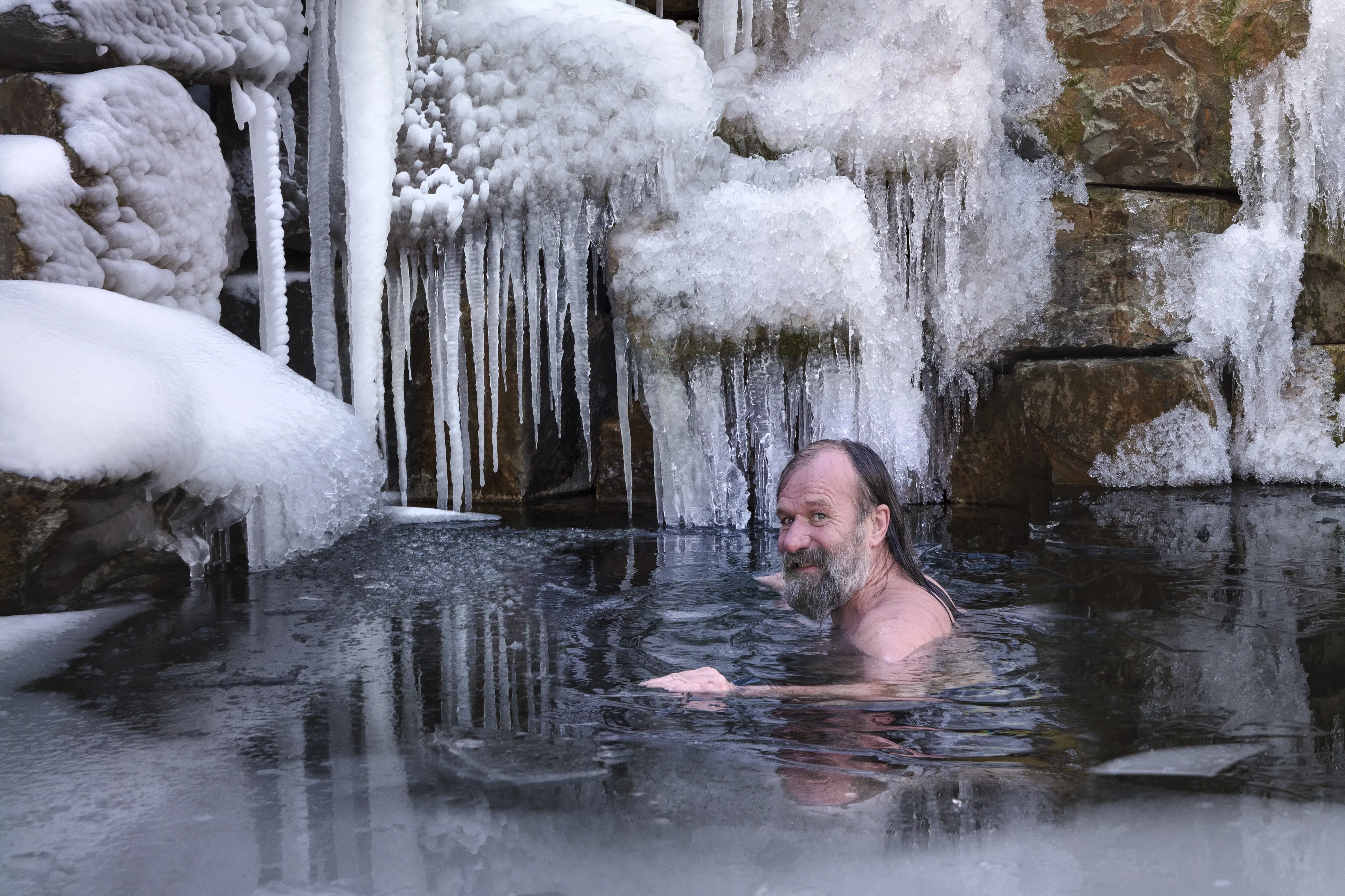 'Iceman' Wim Hof voor 67 miljoen euro aangeklaagd na dood van meisje (17)