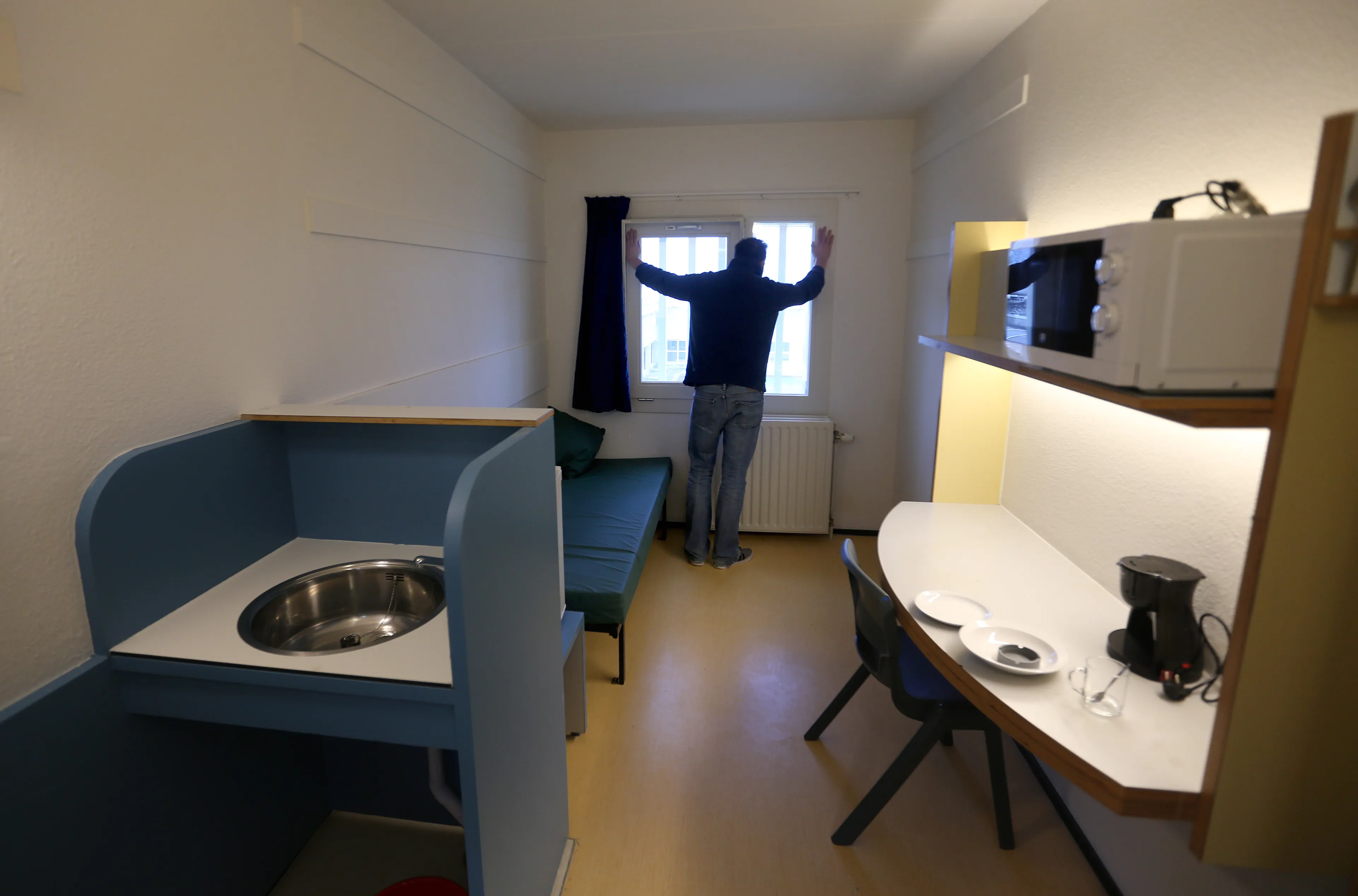 'Dat het testbeleid in gevangenissen en tbs-klinieken hetzelfde is als buiten slaat nergens op'