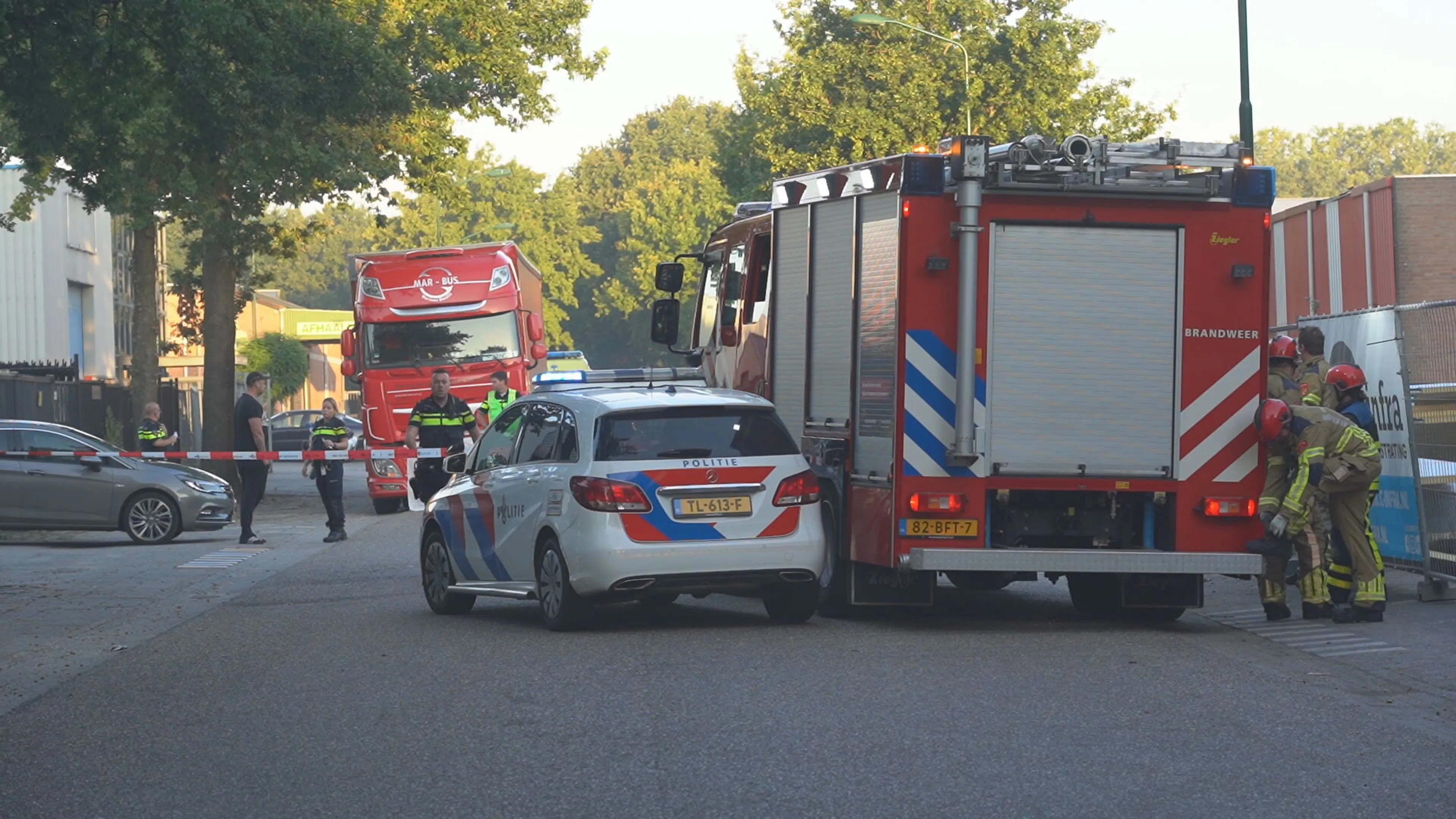 Fietser wordt meters meegesleurd na aanrijding met vrachtwagen in Dongen
