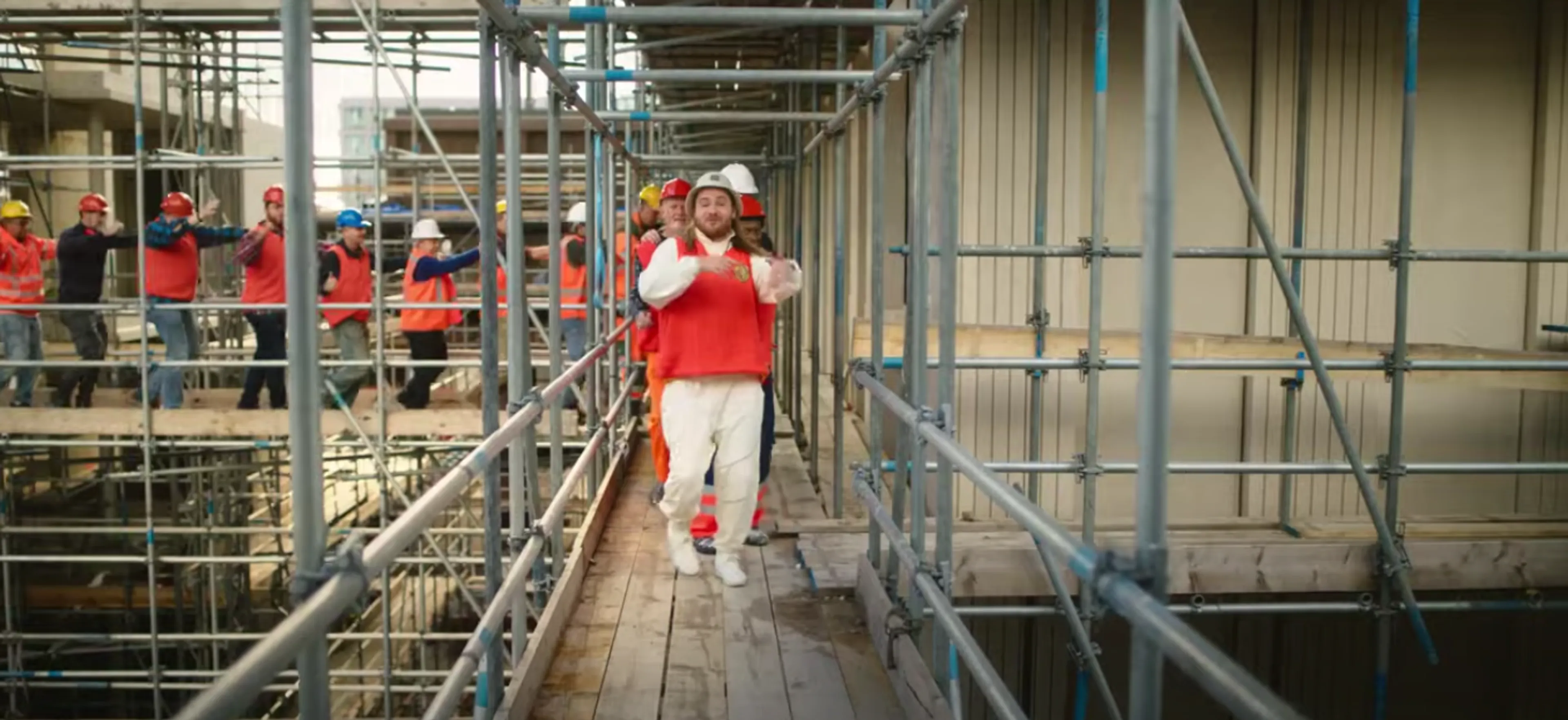 Jumbo stopt per direct met omstreden WK-reclame met hossende bouwvakkers