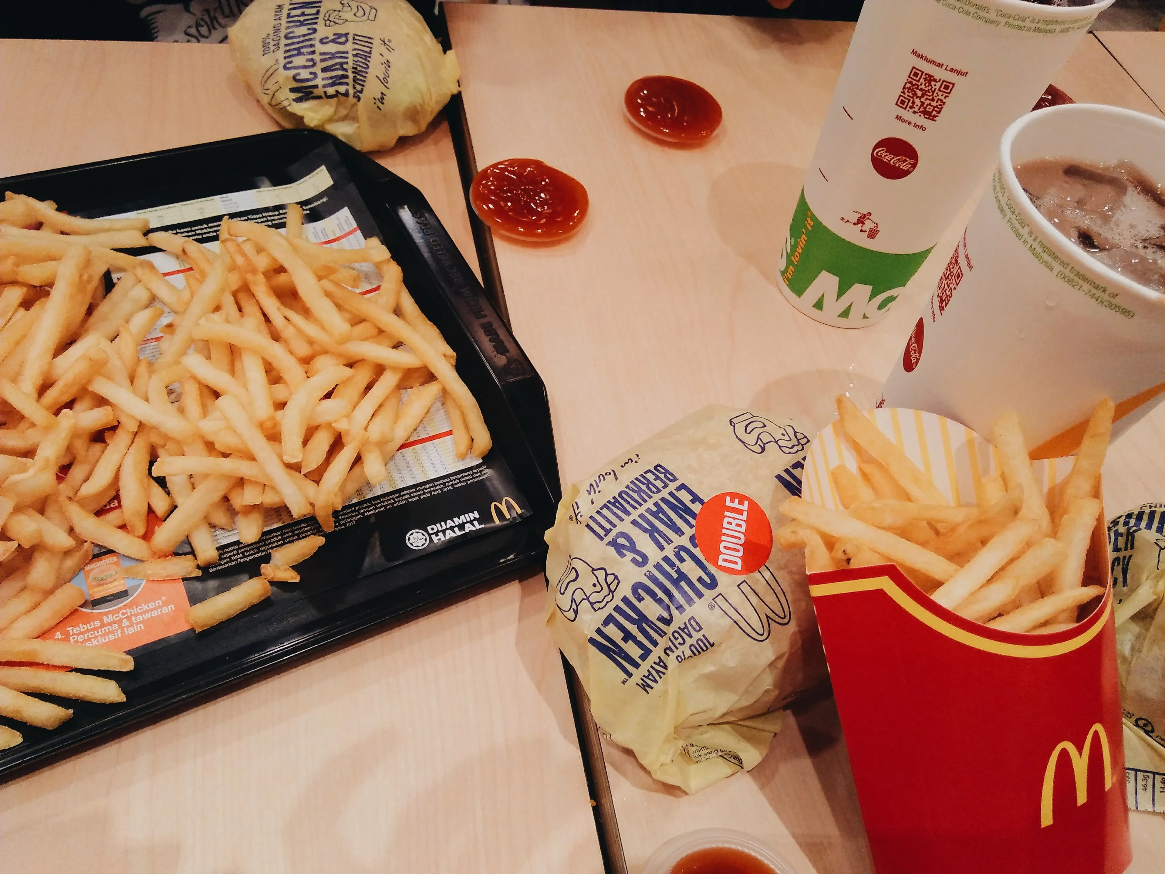 Niet meer je eigen rommel opruimen: zo kun je coronaproof naar McDonald's en Burger King