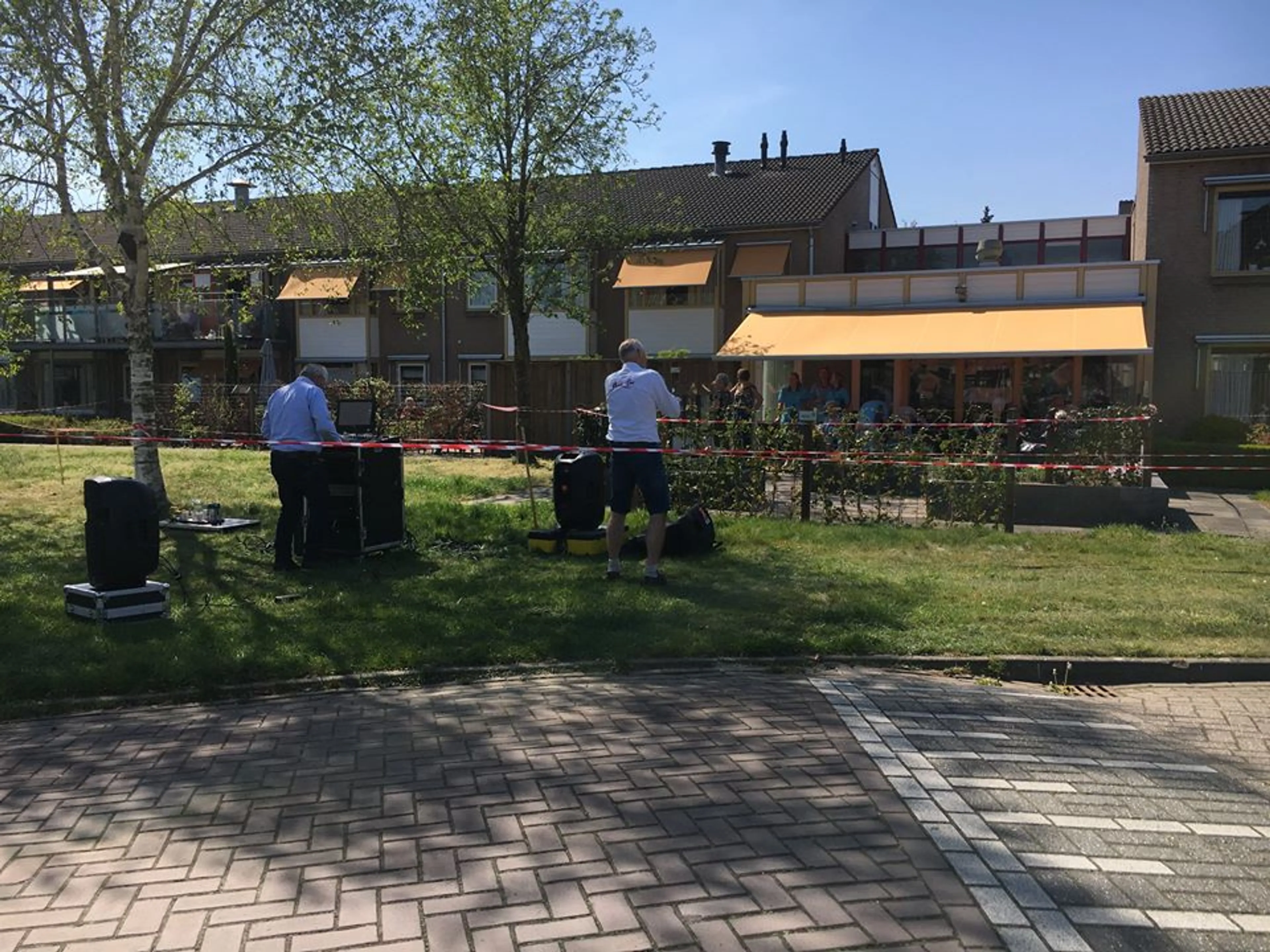 Optredens bij verzorgingshuizen verboden: 'Wij gaan gewoon door'