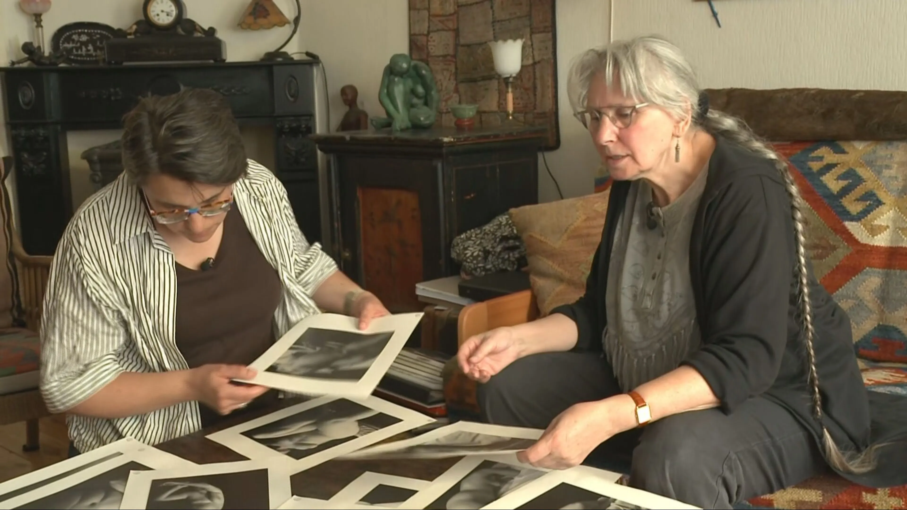 Bijzondere erfenis: familie zoekt vrouwen op duizenden naaktfoto's