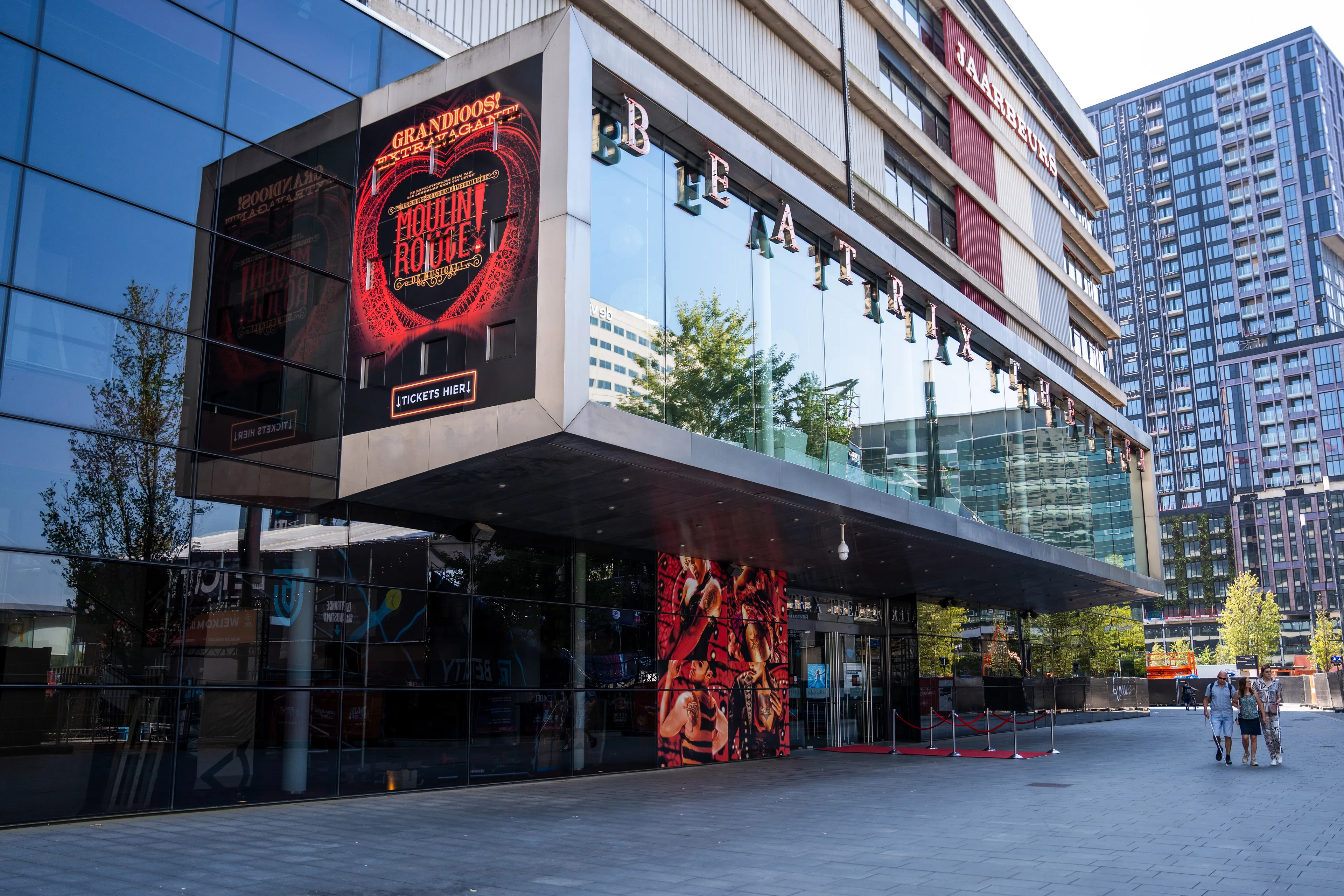 Einde voor Moulin Rouge! na enorme waterschade in Beatrix Theater