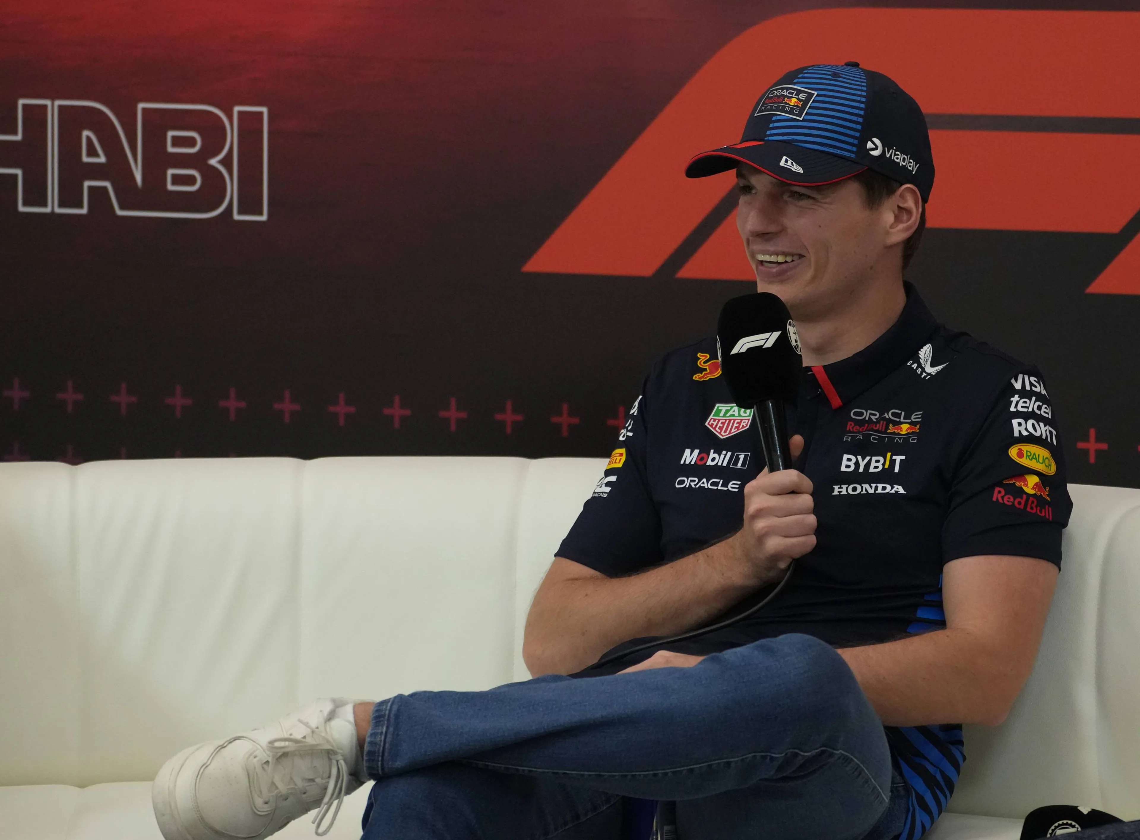 Max Verstappen moet vanwege vloeken voor straf naar Rwanda