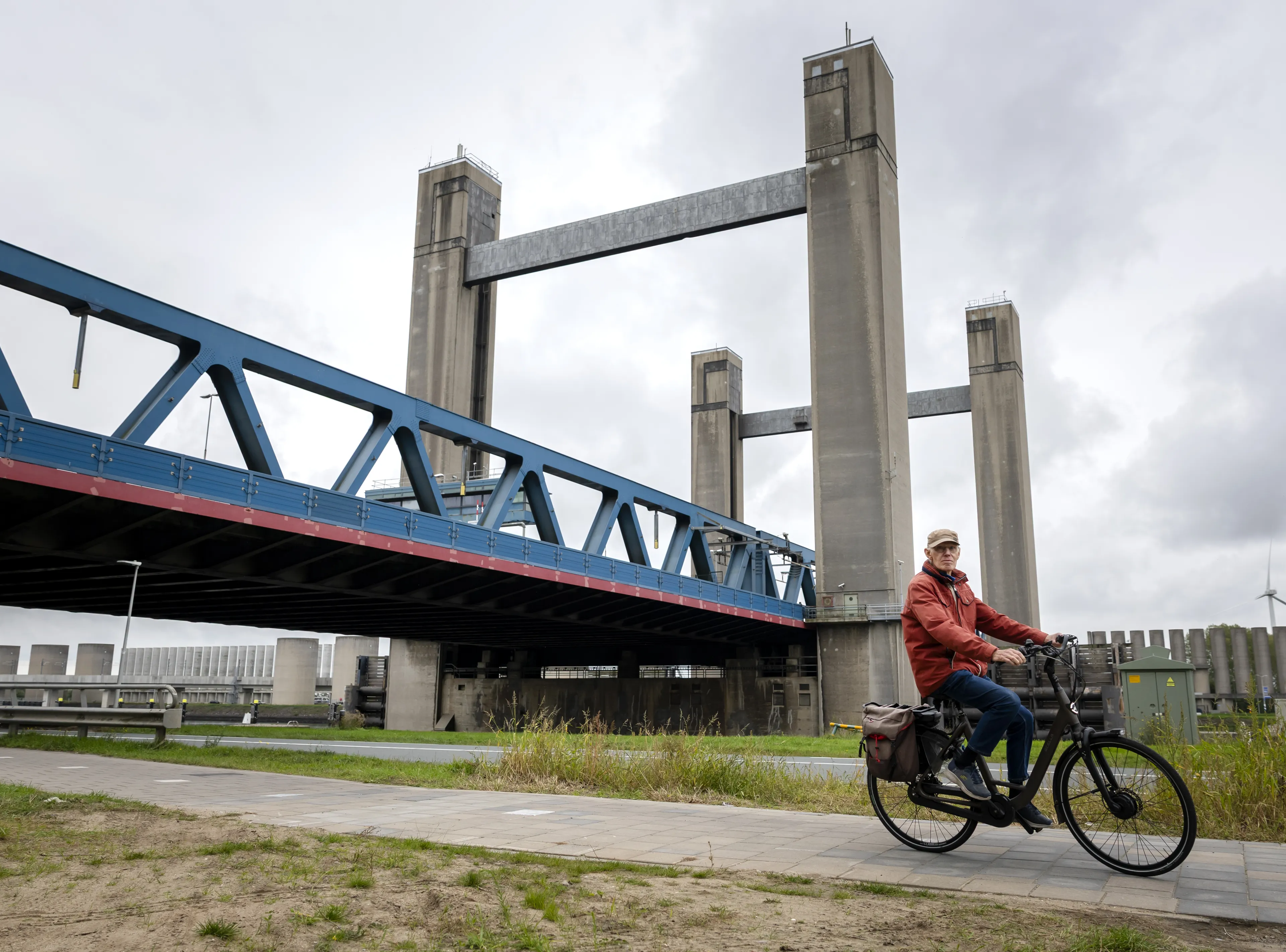 Calandbrug opnieuw afgesloten door storing, oorzaak onbekend