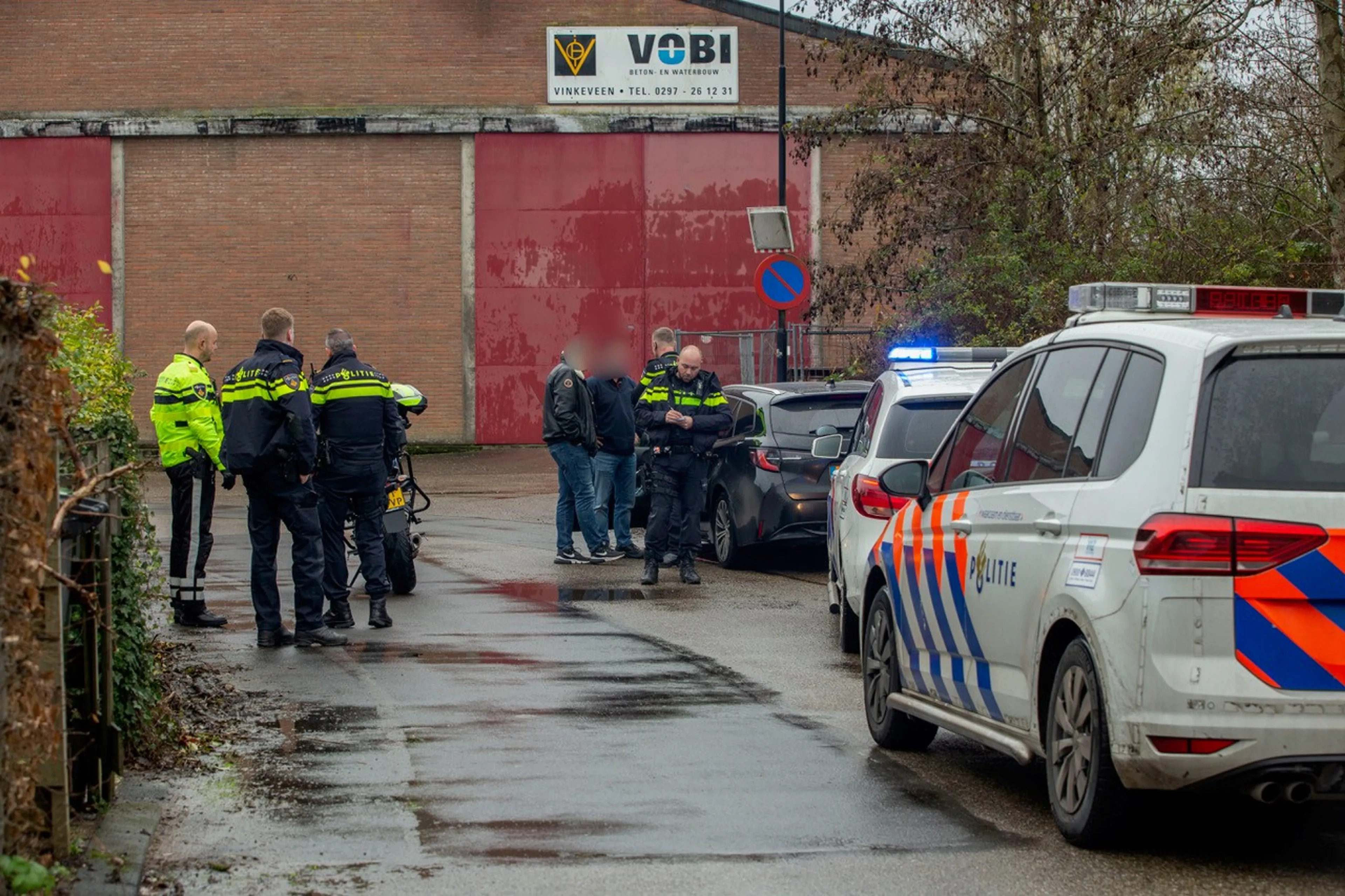Wildplassende automobilist ziet wagen voor zijn ogen gestolen worden
