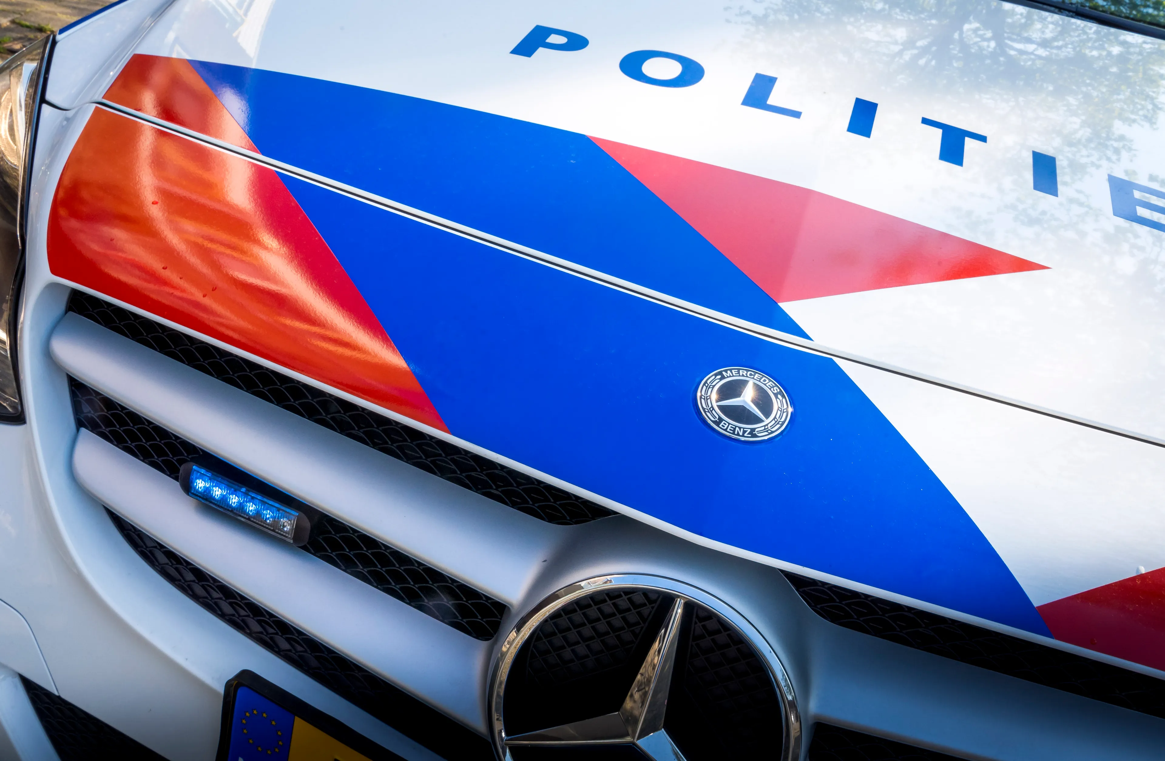 Gewapende mannen in PostNL-jas overvallen winkel Purmerend en slaan op de vlucht