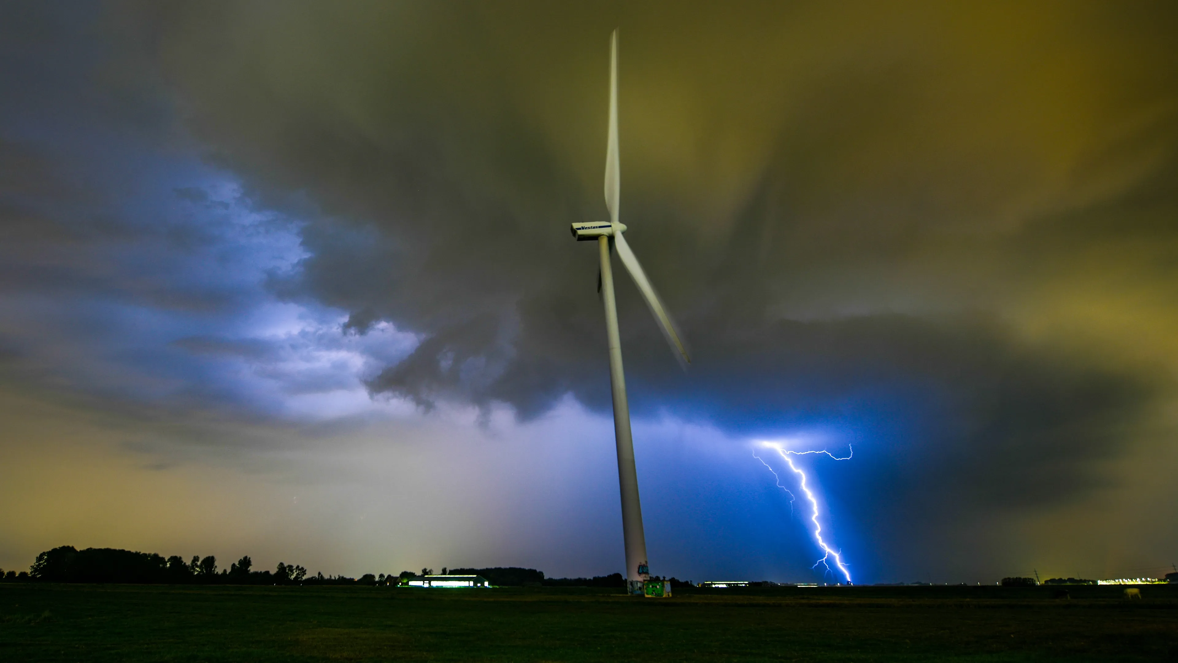 KNMI waarschuwt met code geel voor onweer in hele land: hier gaat het los