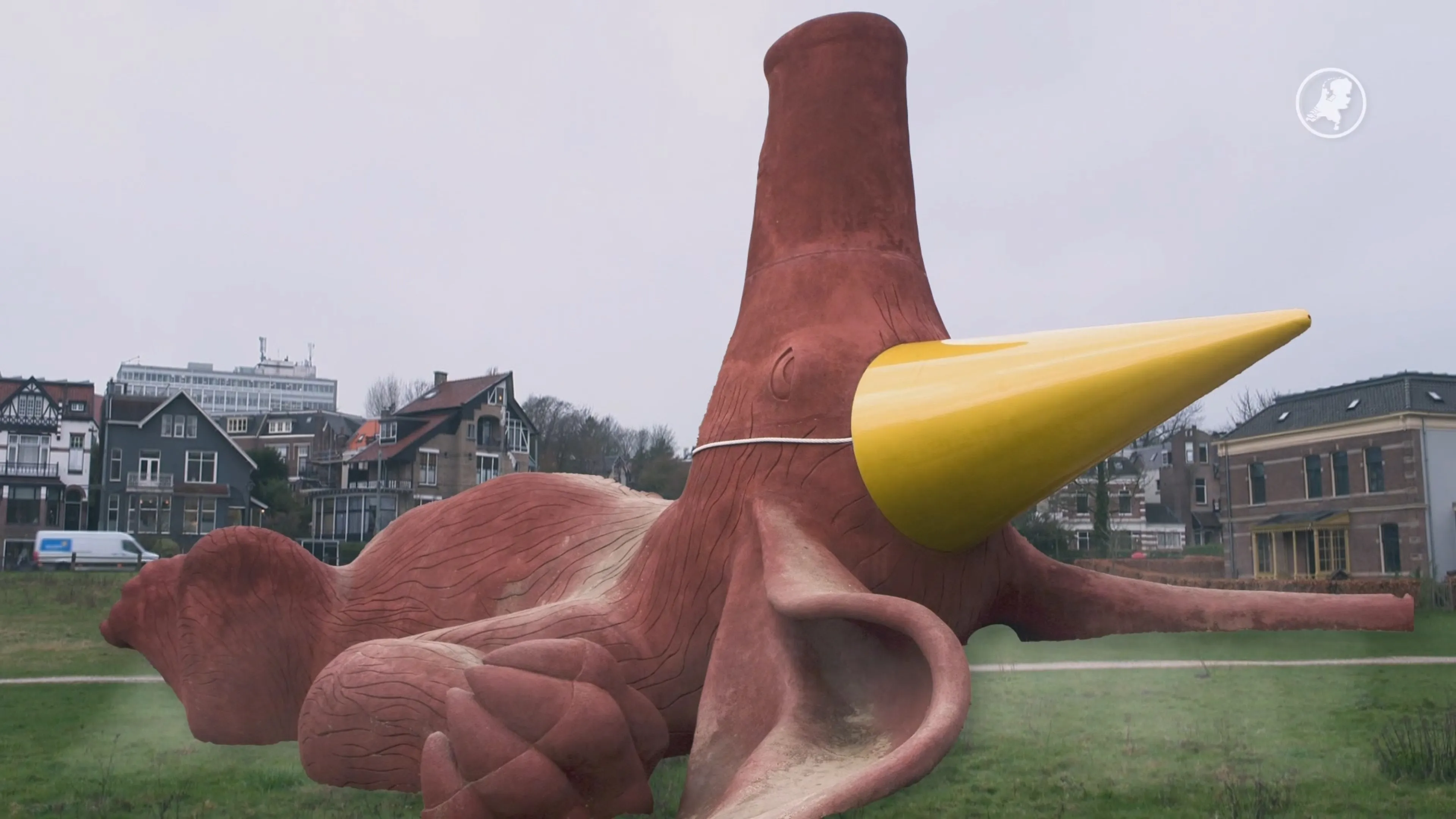 Inwoners Arnhem verdeeld over terugkeer gigantisch beeld in park