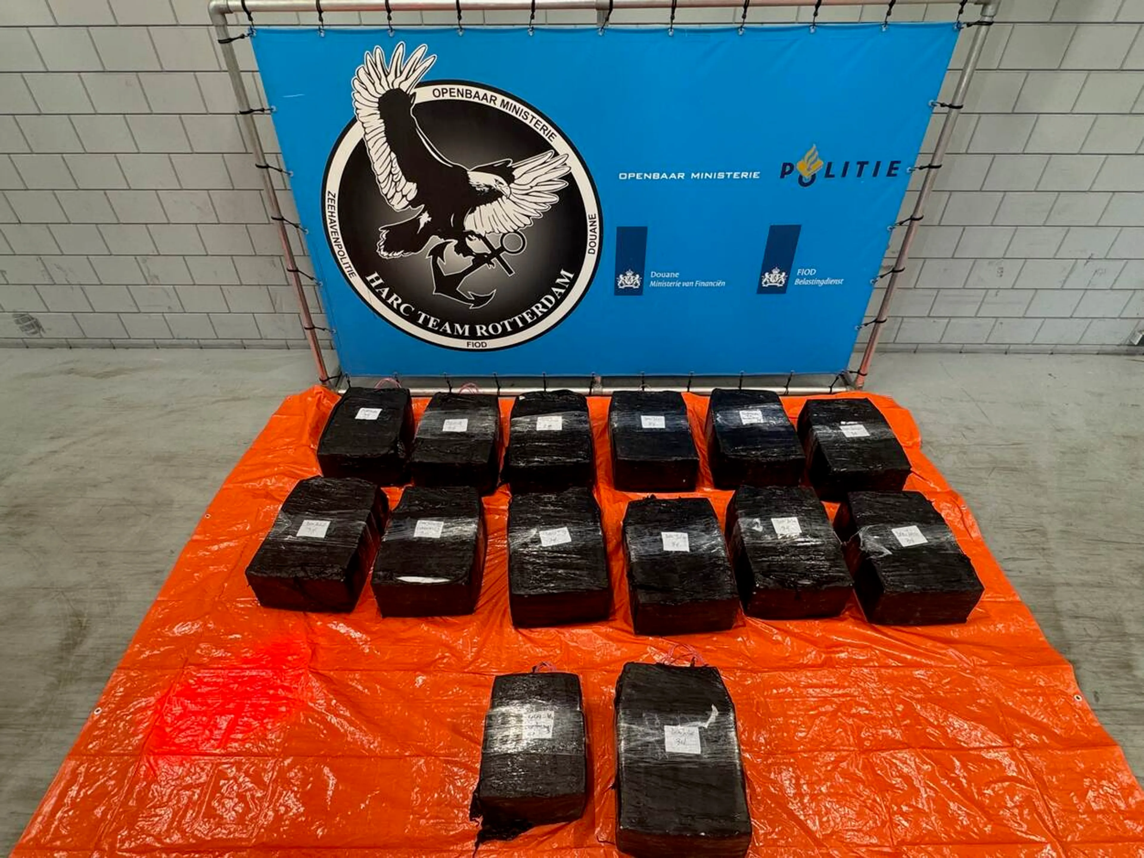 Honderden kilo's cocaïne gevonden tussen mango's in container