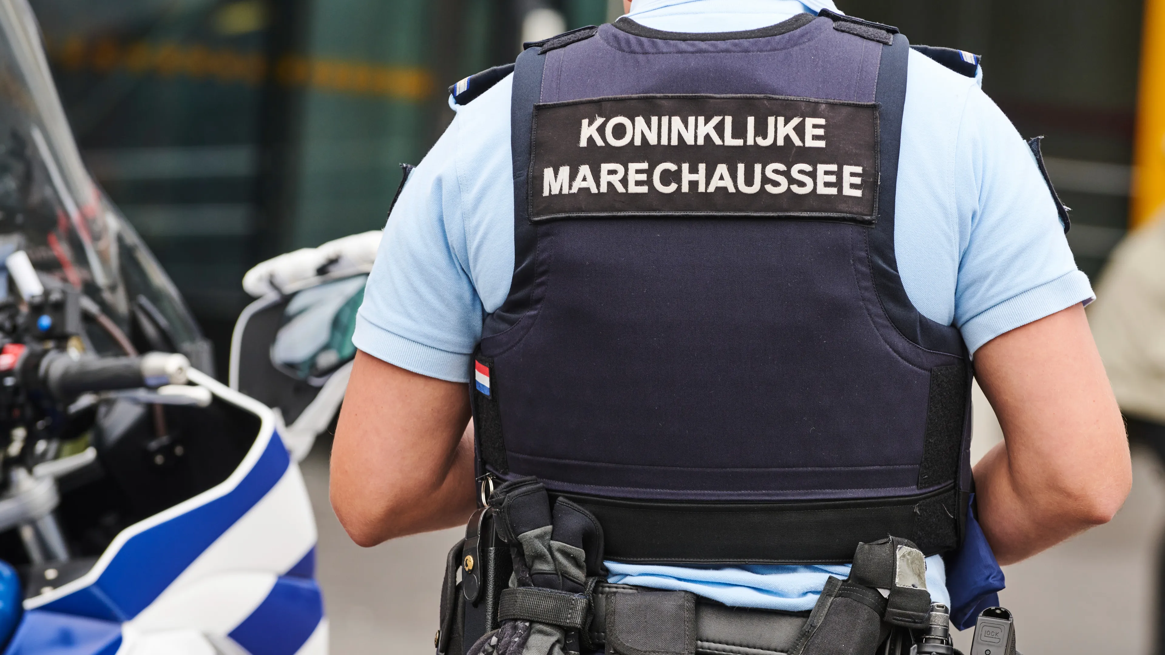 Cabinepersoneel gepakt met drank op bij controle Schiphol 