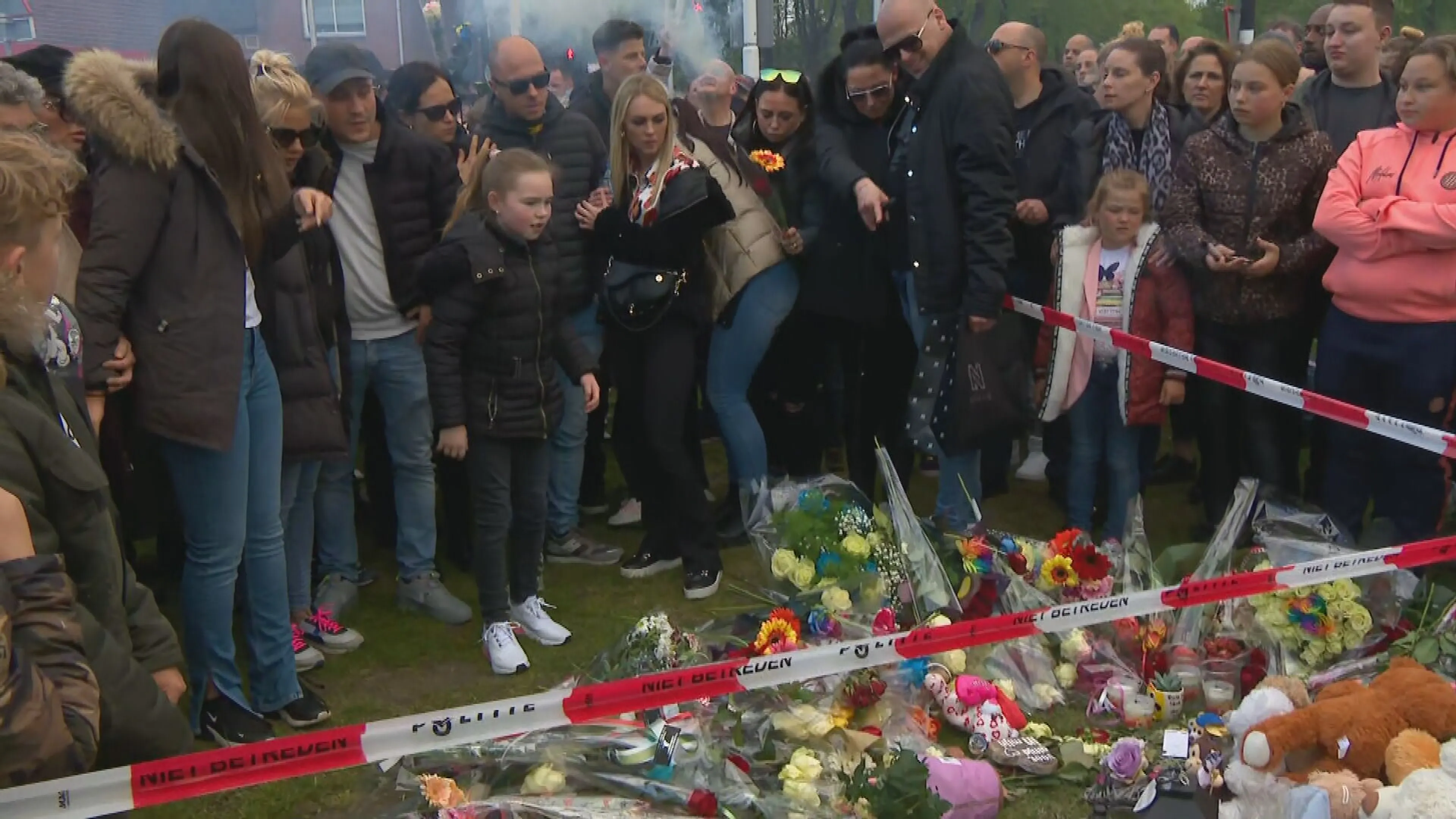 Honderden mensen lopen mee in stille tocht voor verongelukte Jayden (12)