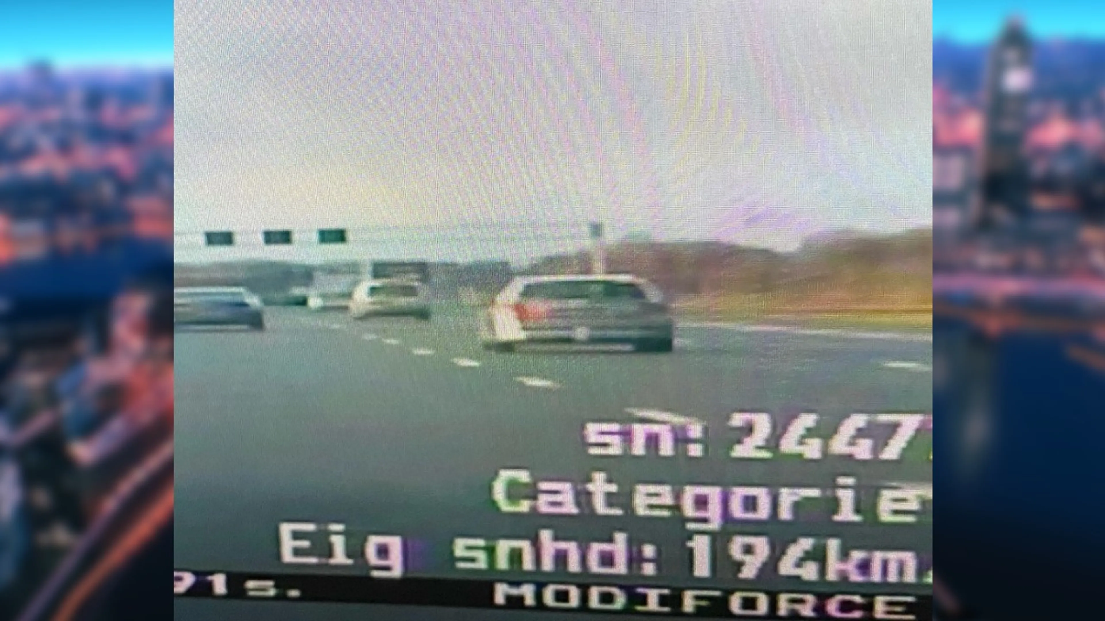 Wegpiraat haalt politiewagen in met 200 kilometer per uur
