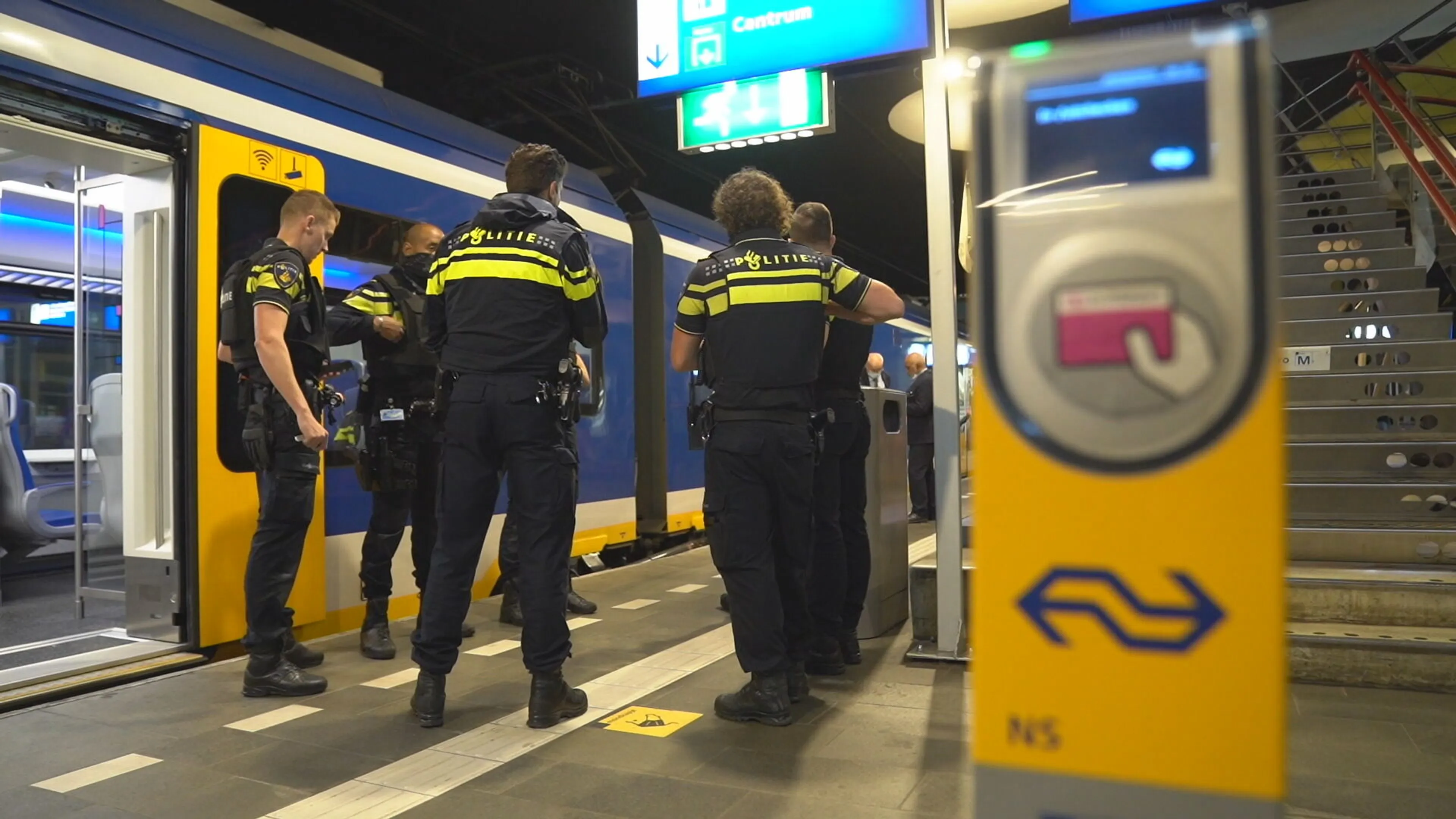 Man opgepakt die medereiziger in gezicht stak tijdens treinreis