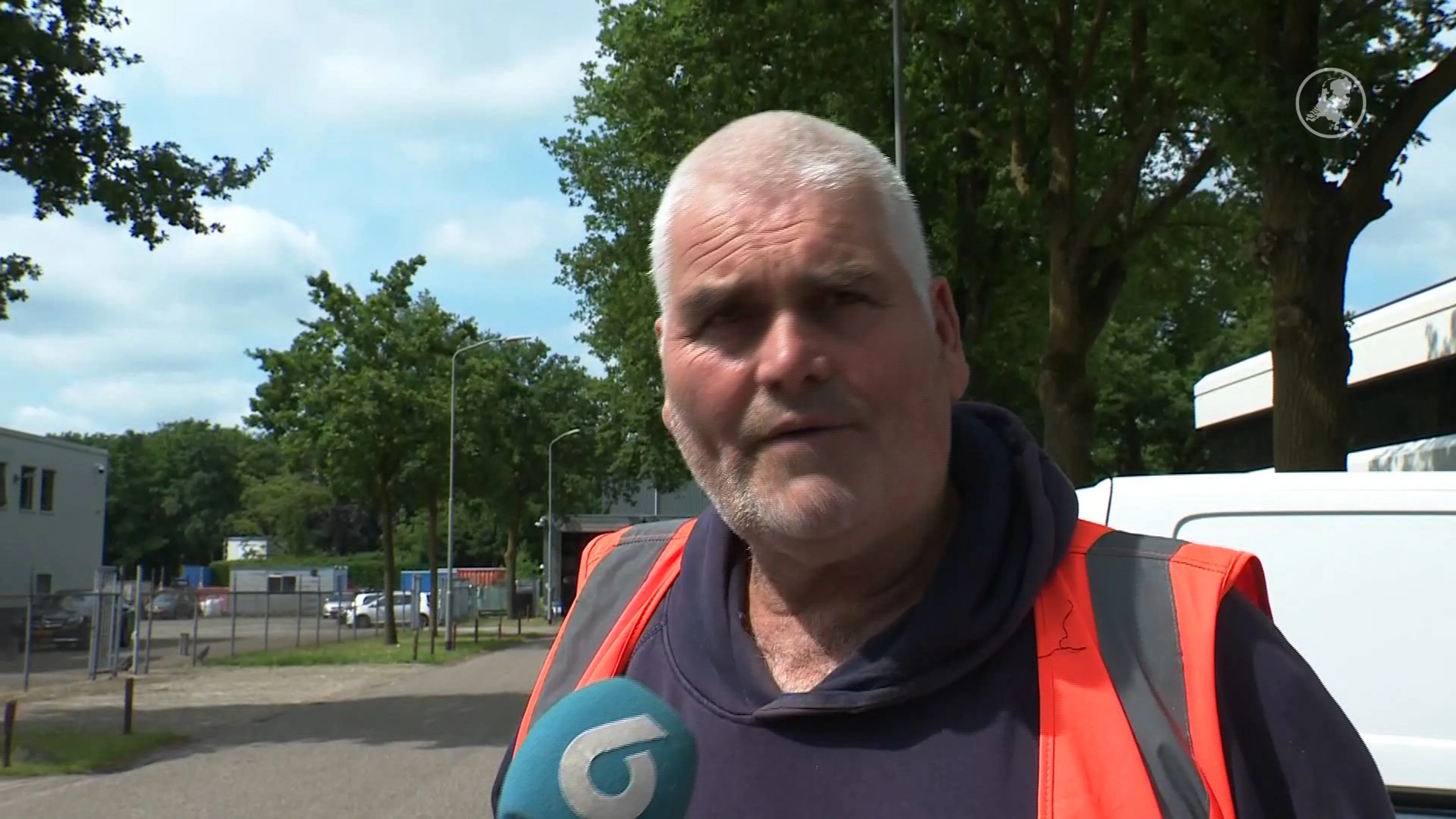 Getuigen parachute-ongeluk: 'Hij zat helemaal vast in de zendmast'
