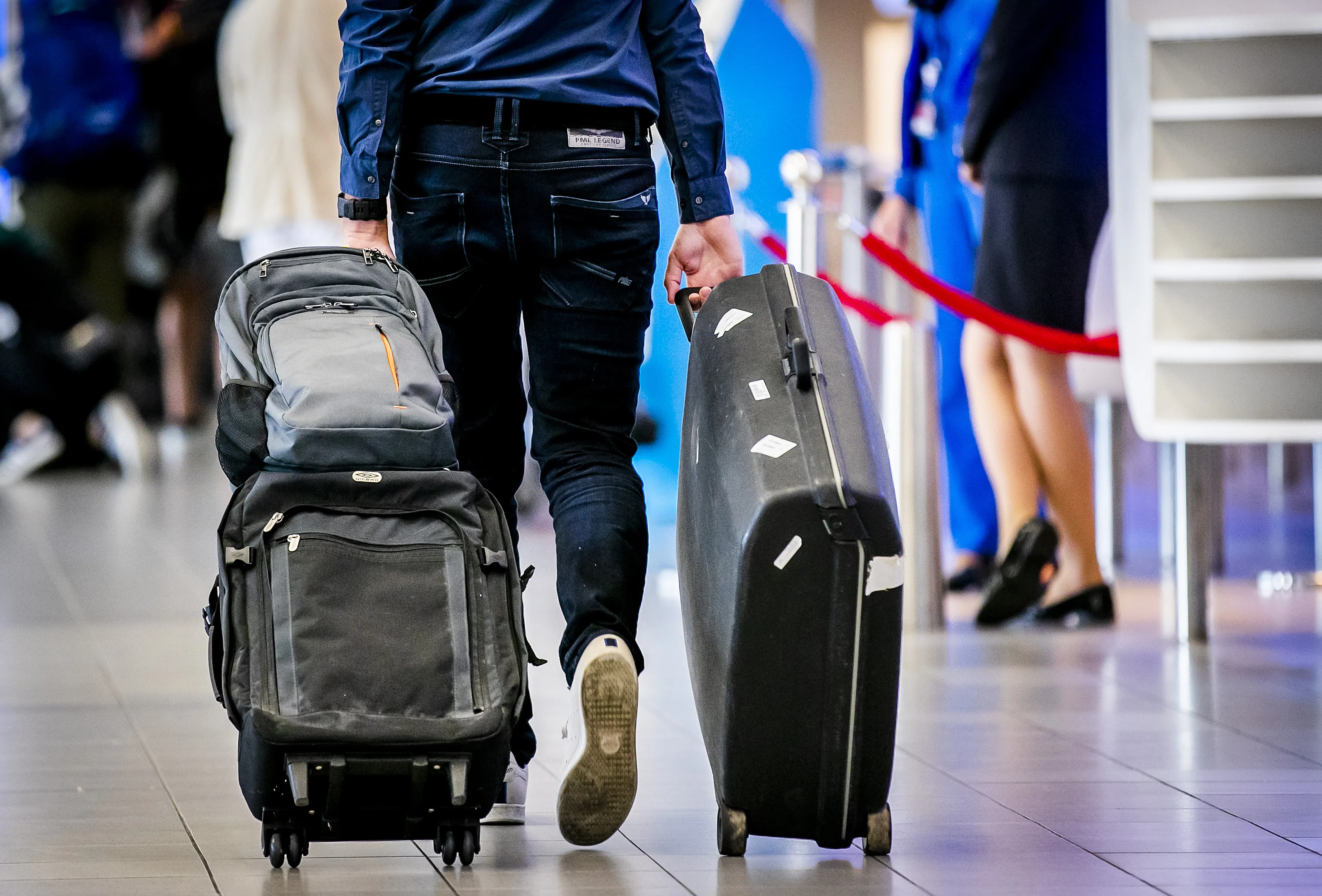 'Nederlanders minder vaak op vliegvakantie vanwege strengere regels handbagage'