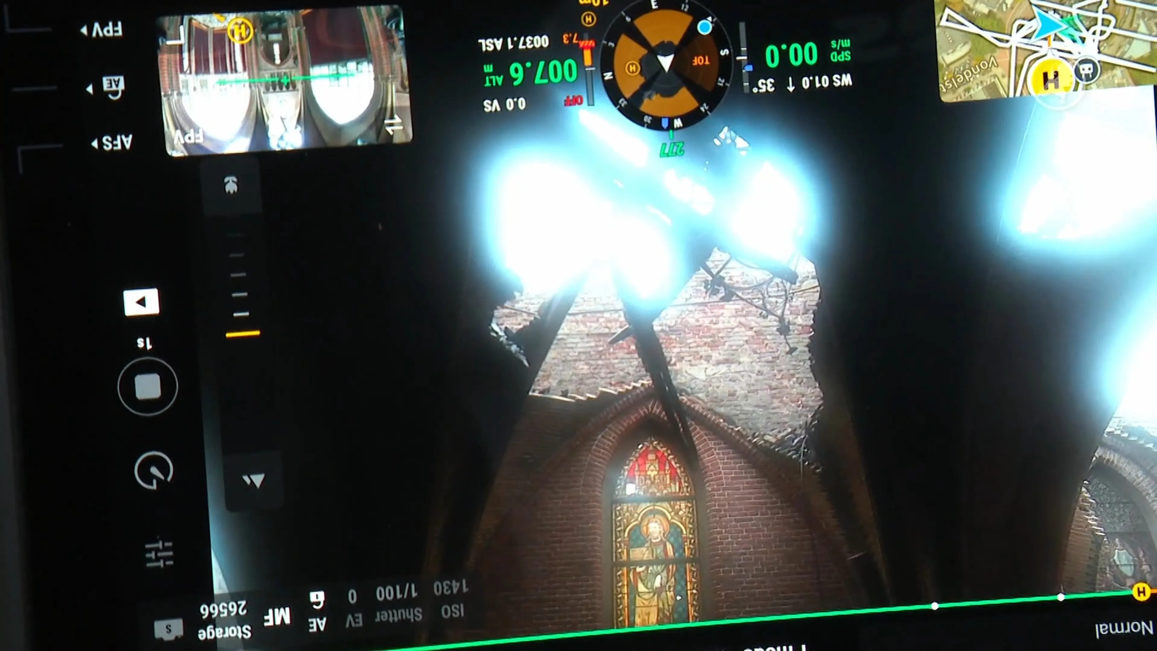 Drone brengt schade aan afgebrande Vondelkerk in beeld