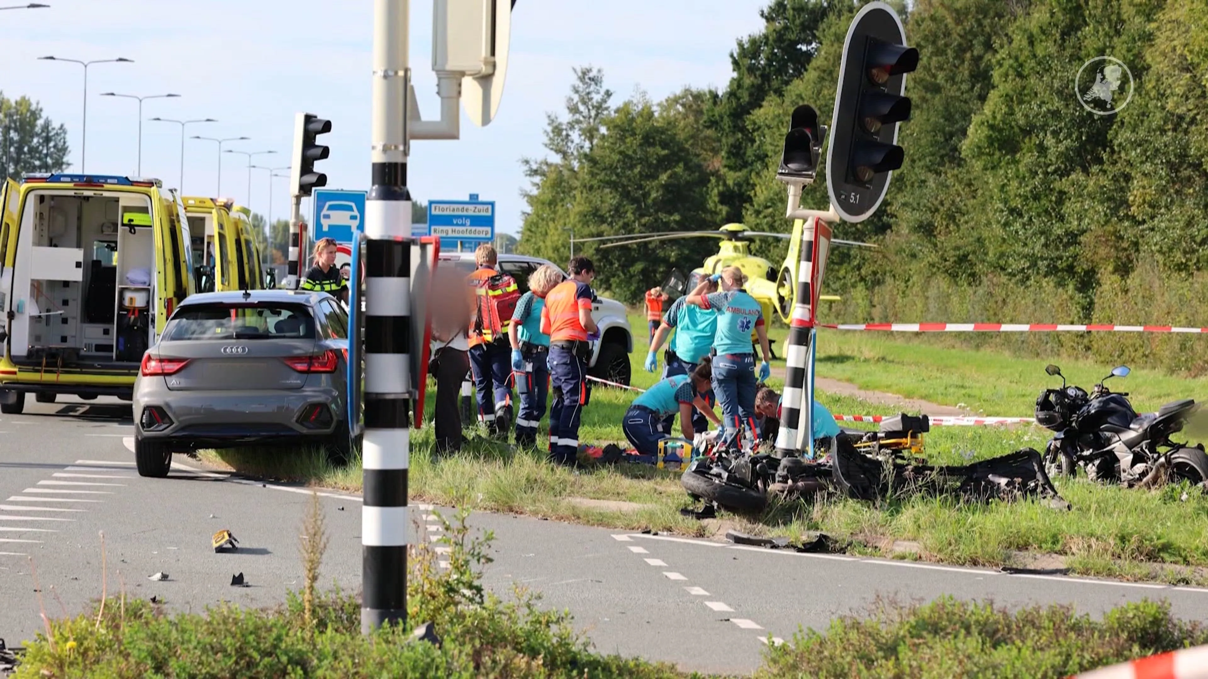 Motorrijder gelanceerd bij botsing, automobilist rijdt door