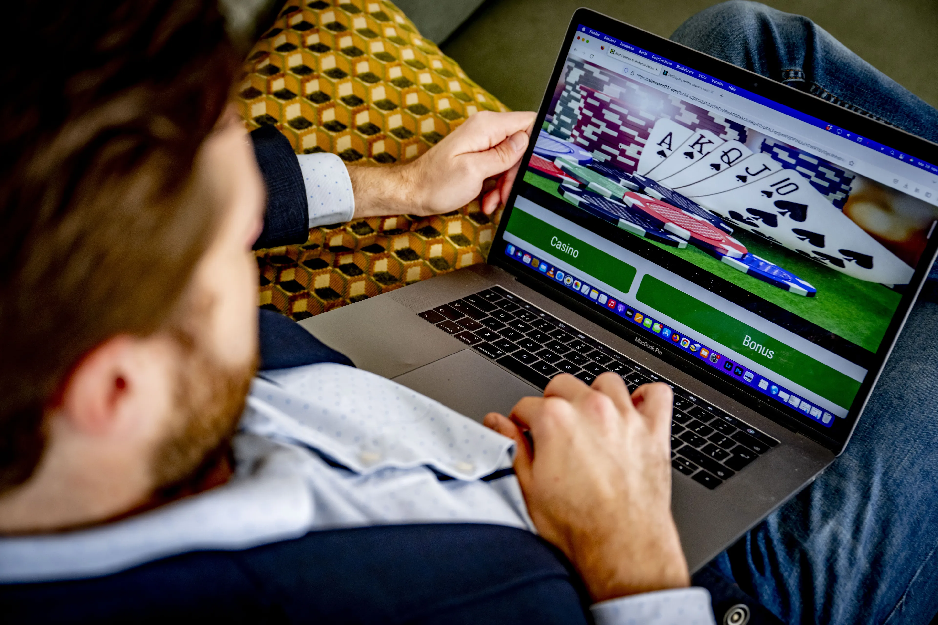 Nederlanders vergokken steeds grotere bedragen online