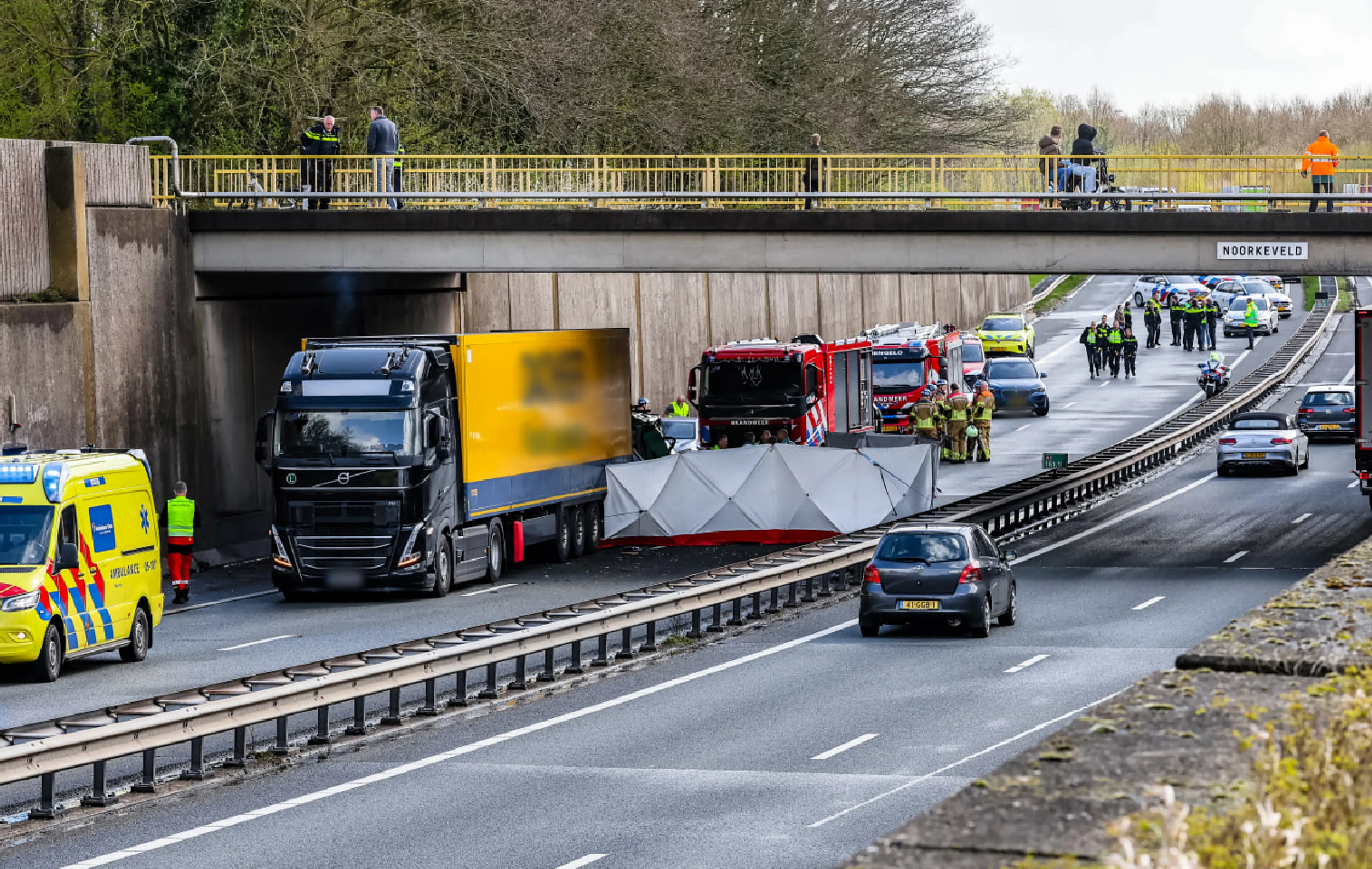 Man (37) uit Losser overleden bij ongeluk op A1 bij Hengelo