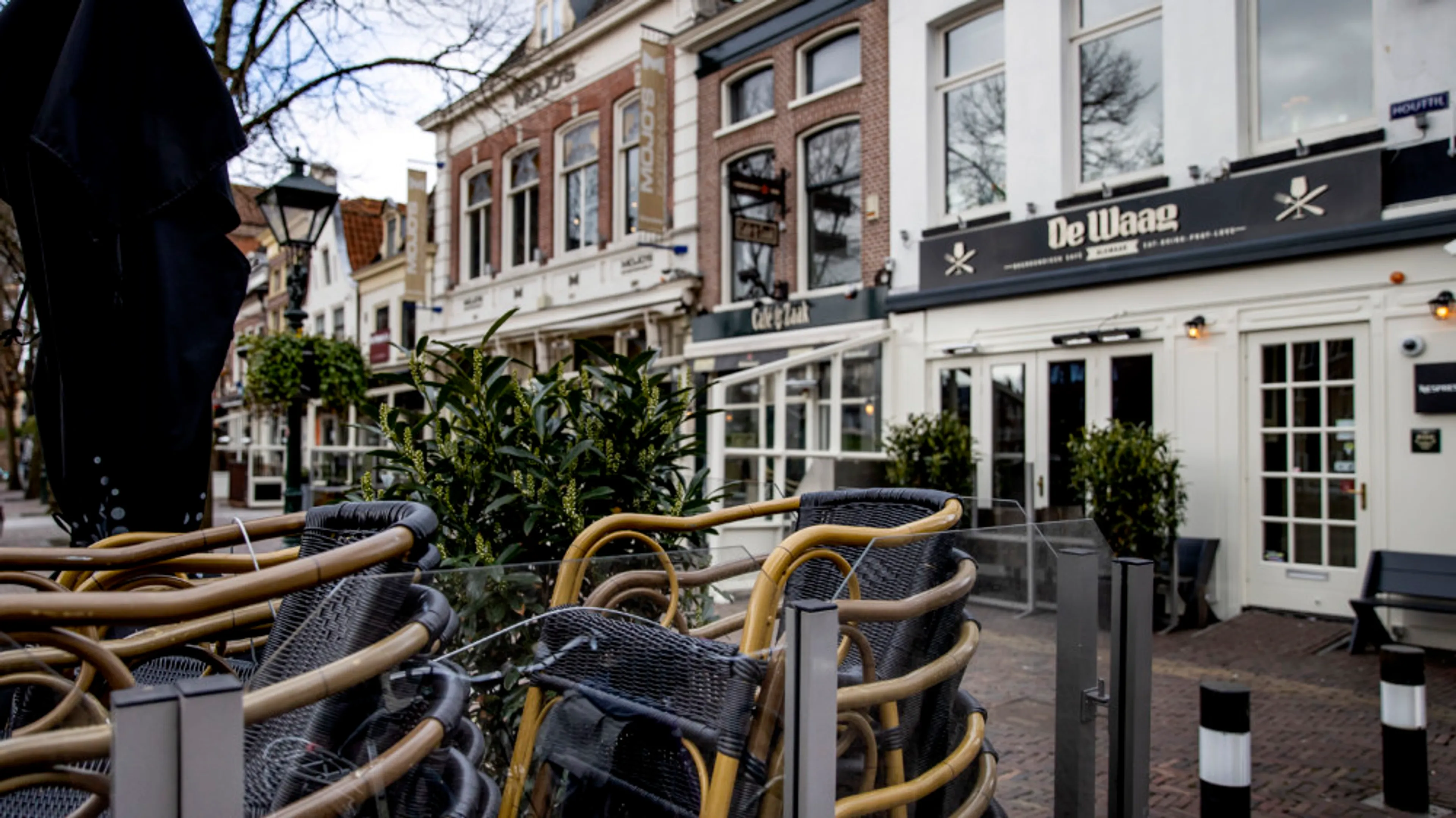 Grapperhaus: horeca-ondernemer is zelf verantwoordelijk voor 1,5 meter