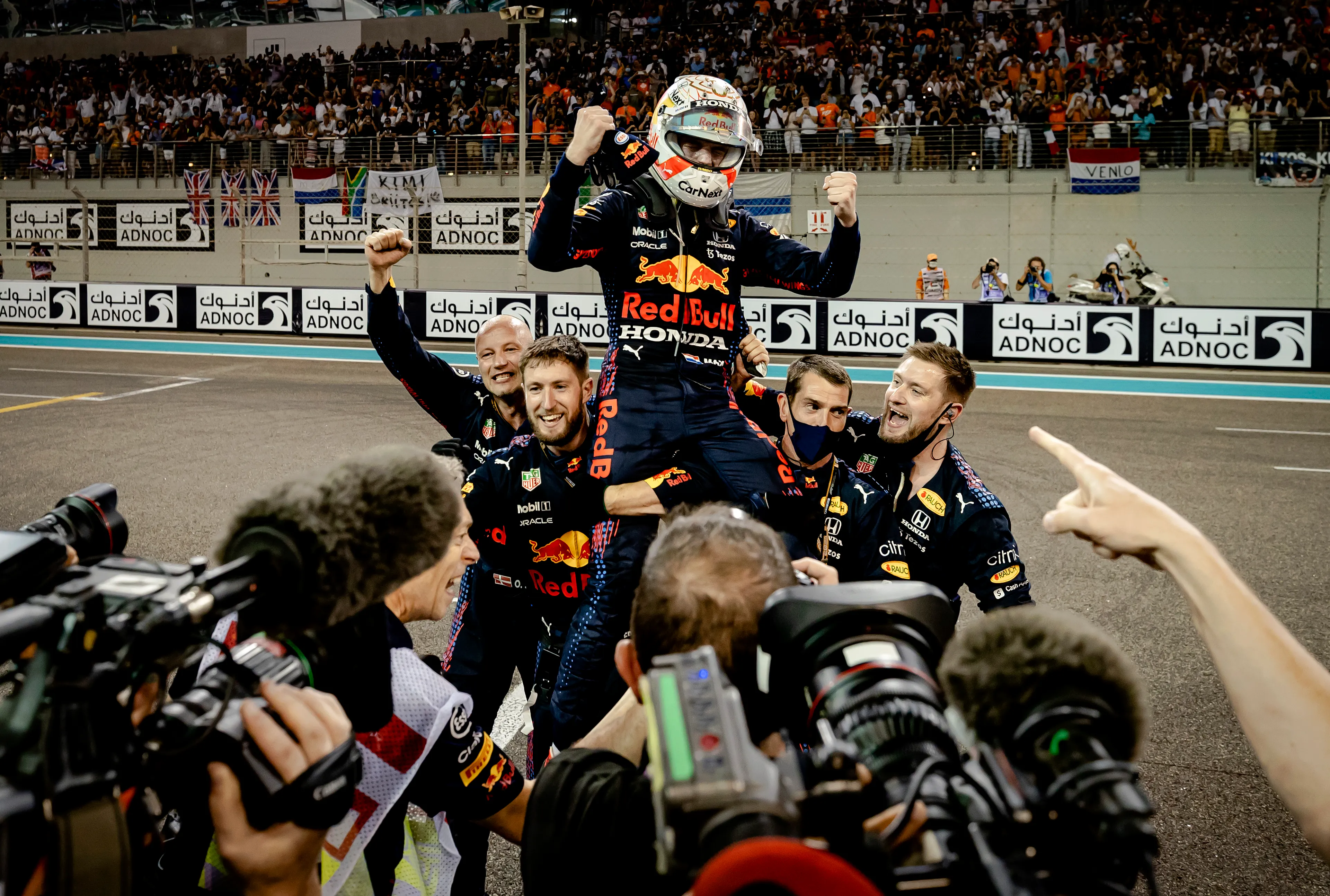Protesten Mercedes afgewezen, Max Verstappen blijft wereldkampioen