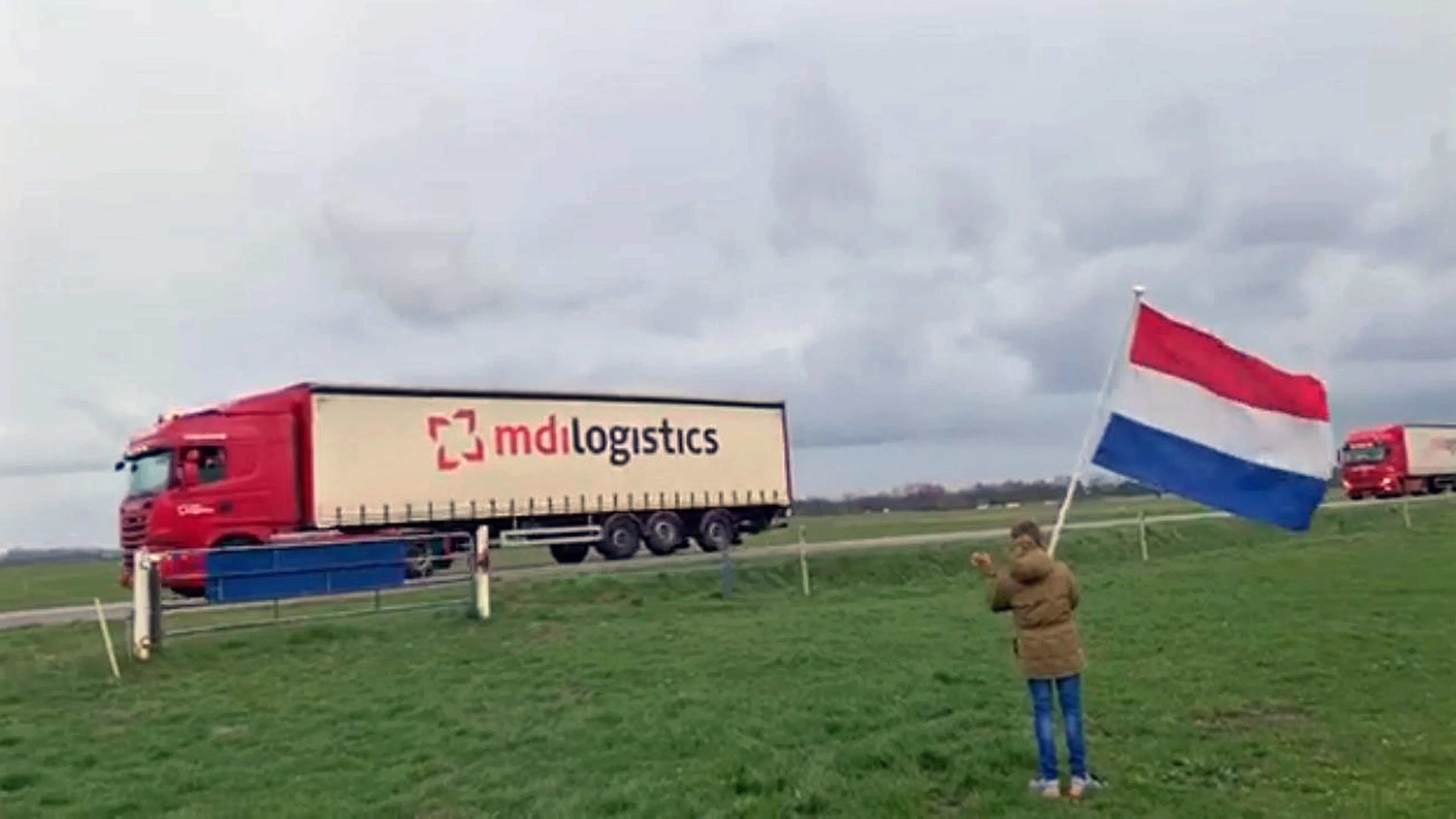 Bart (10) mag zijn ouders niet zien tijdens coronacrisis, behalve als papa langsrijdt met de vrachtwagen