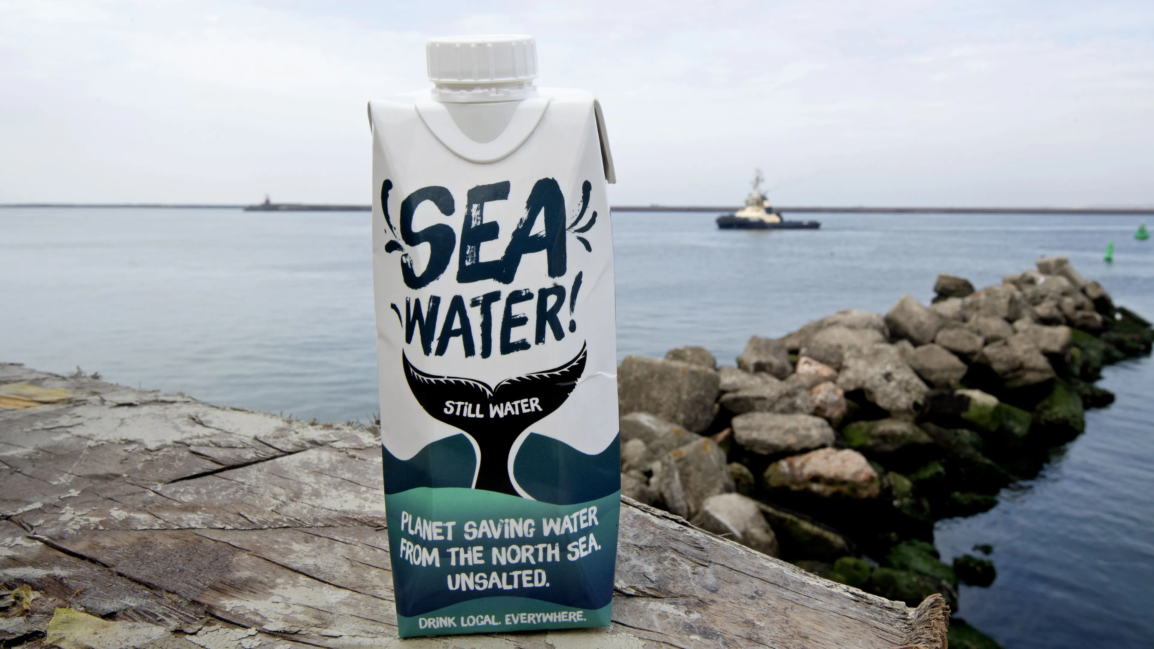 Pakken drinkbaar zeewater uit schappen Albert Heijn: toch niet goed voor milieu