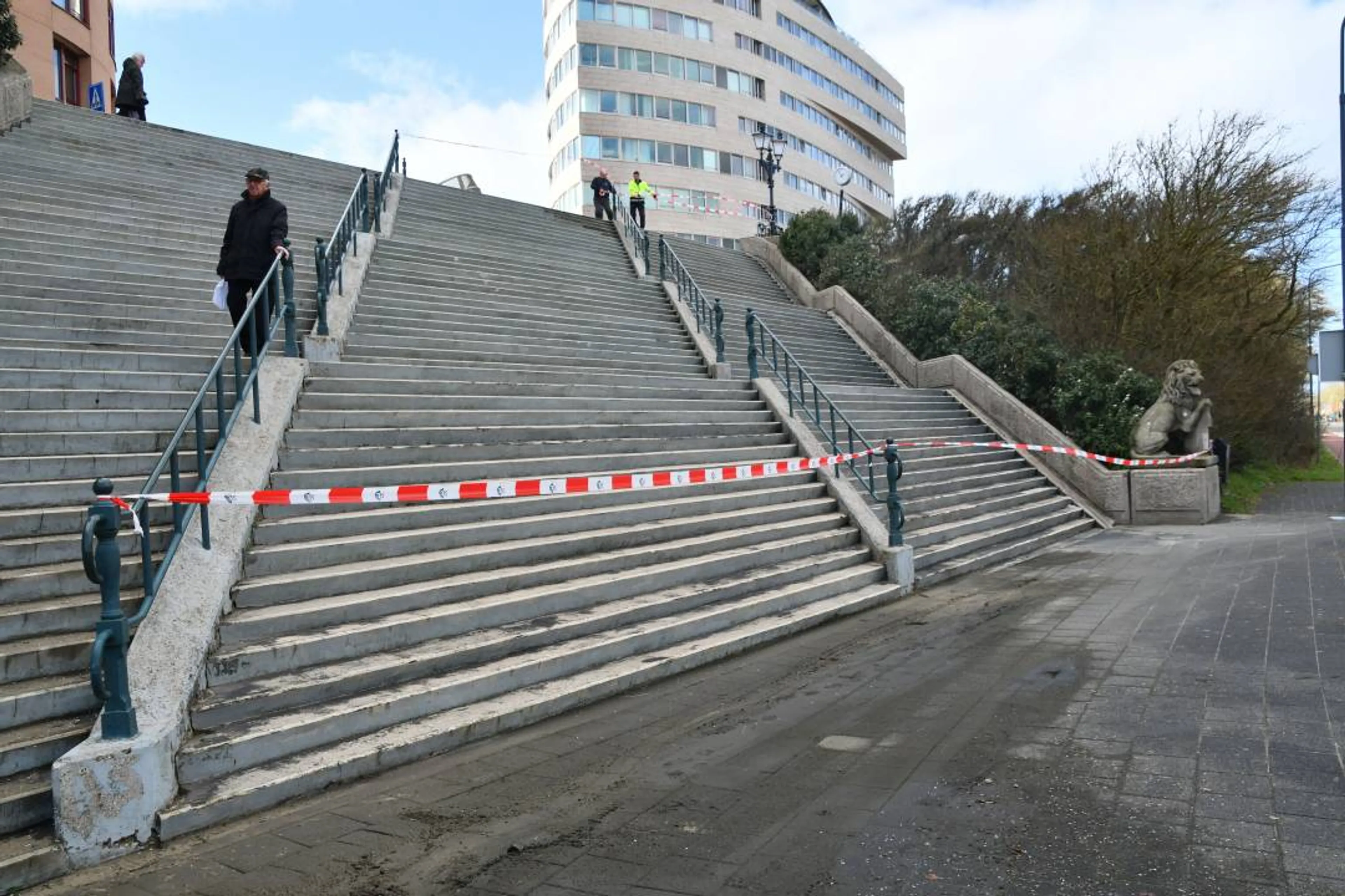 Vrouw waait van trap in Vlissingen en raakt ernstig gewond