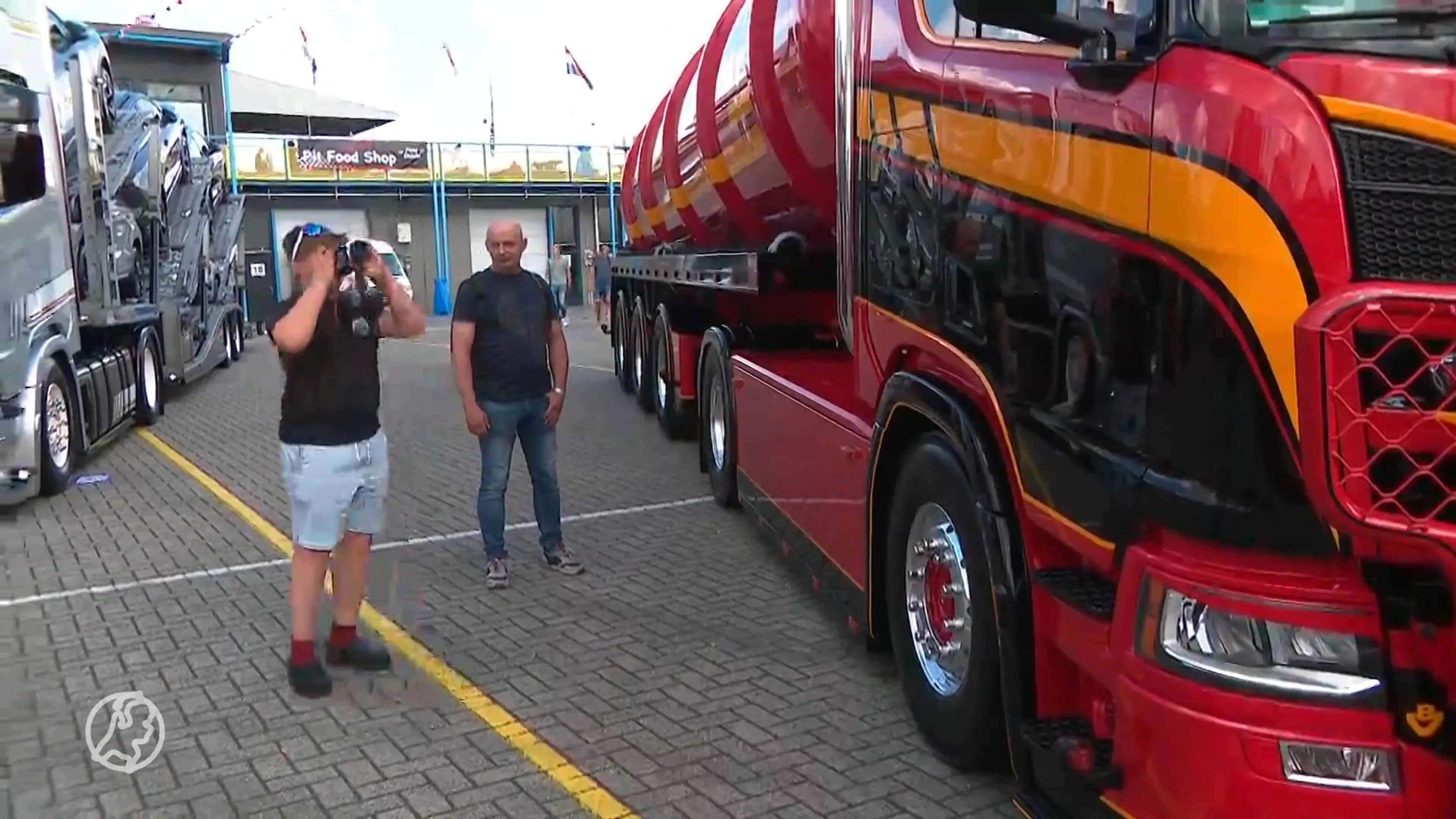 Bezoekers kijken hun ogen uit op Truckstar Festival in Assen