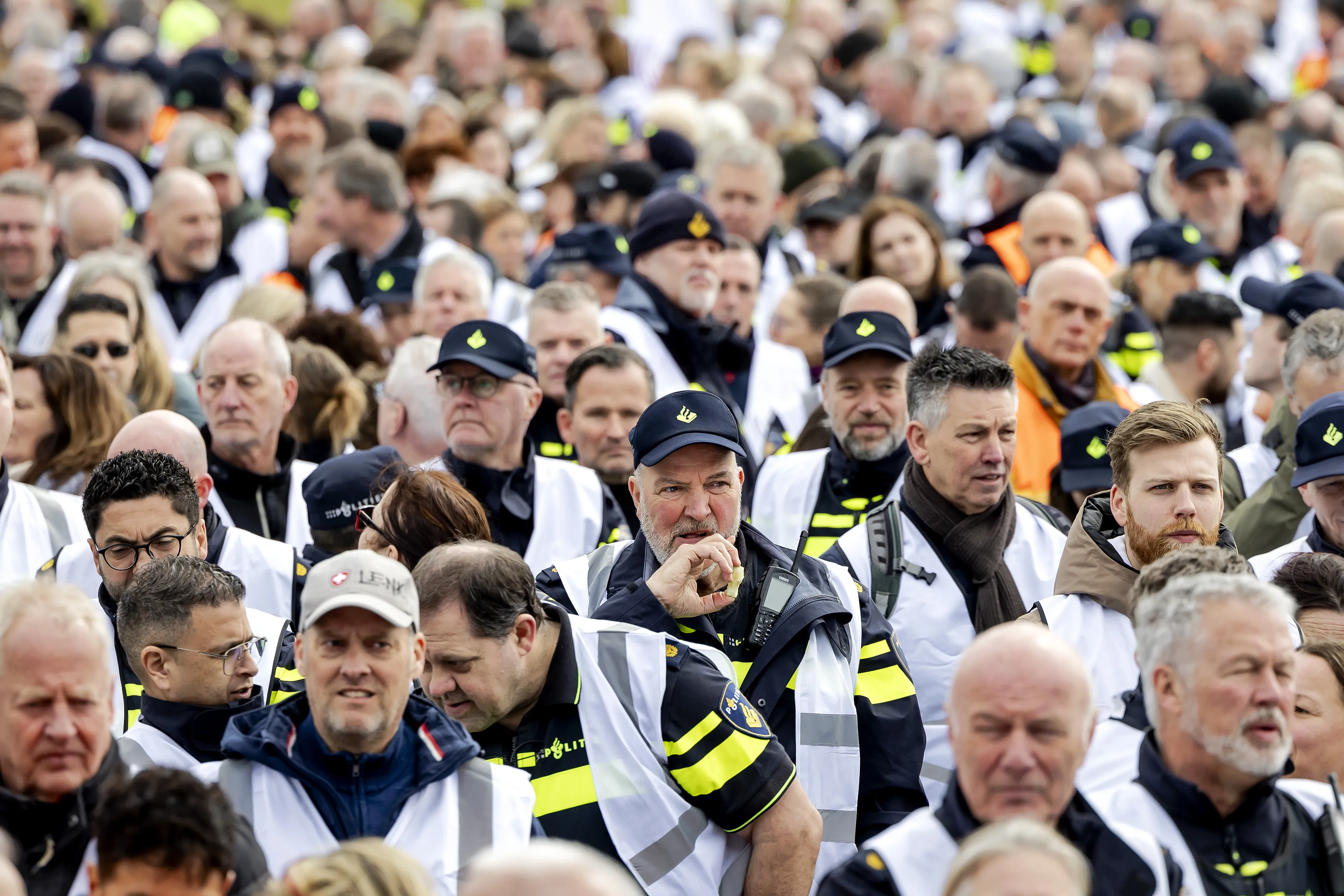 Politiebonden dreigen met hardere acties na groot protest in Den Haag