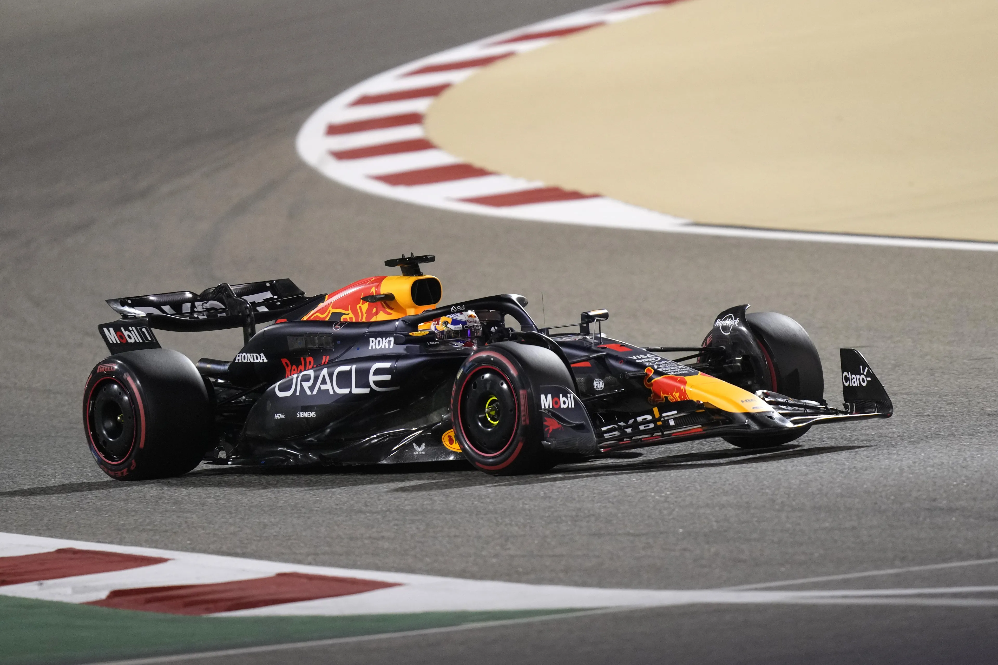 Verstappen begint met poleposition bij Grote Prijs van Bahrein