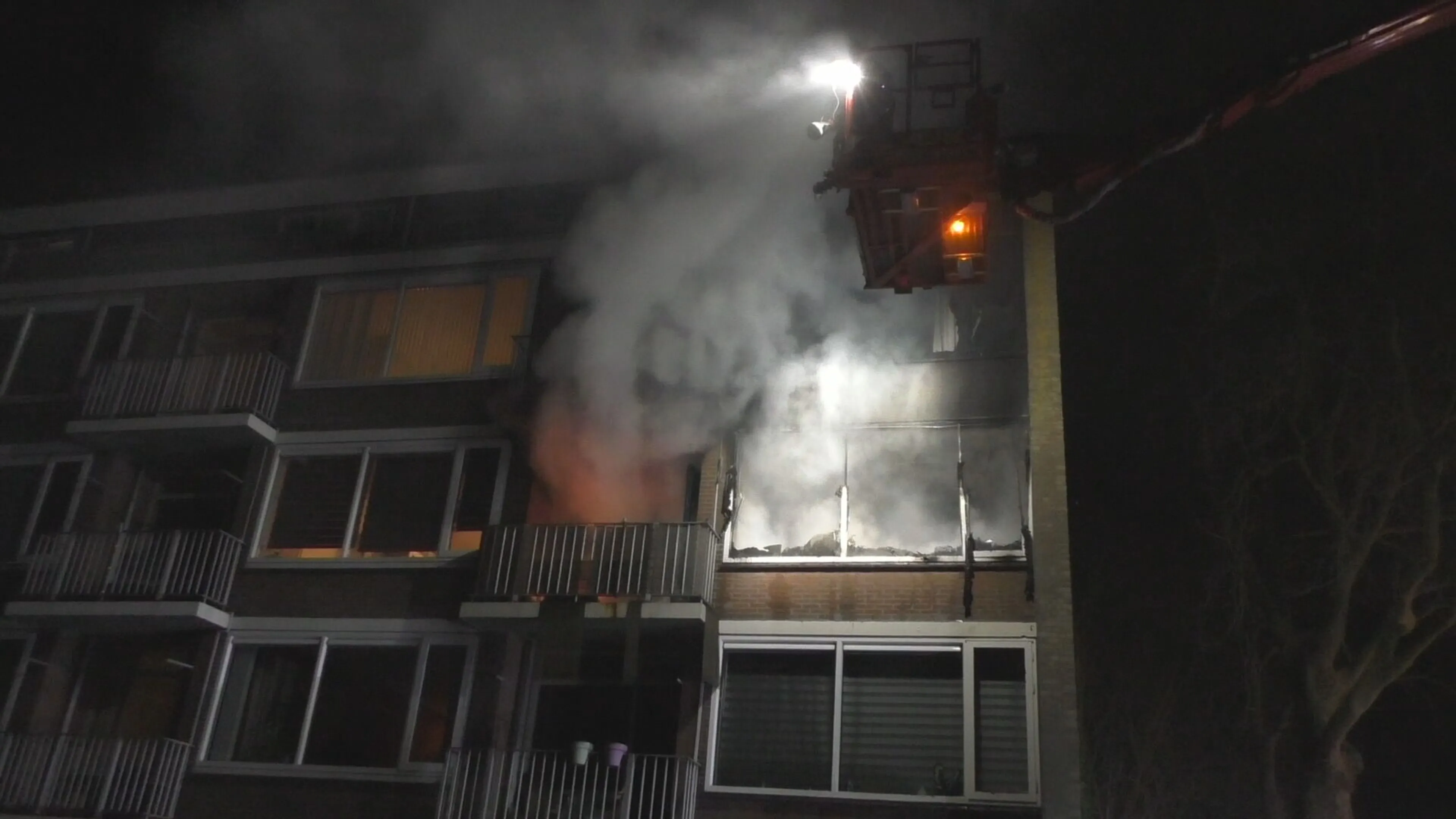 Dode door brand in woning in Hellevoetsluis
