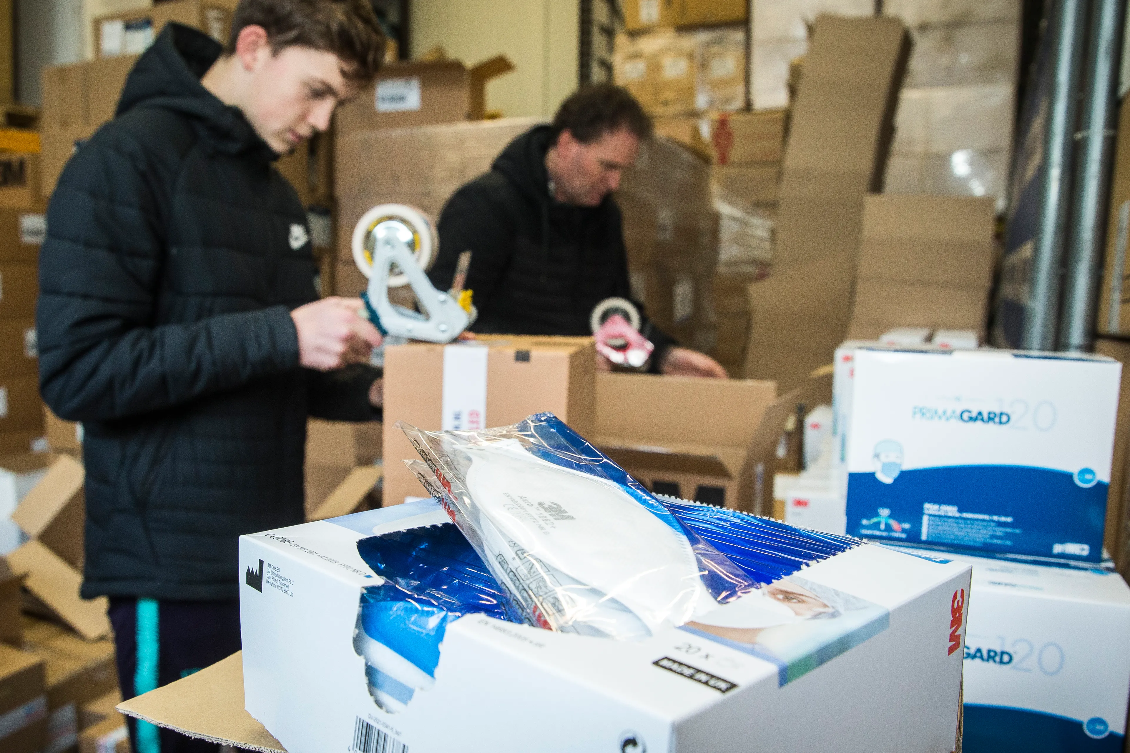 Enorme run op mondkapjes door coronavirus, verkopers door hun voorraad heen