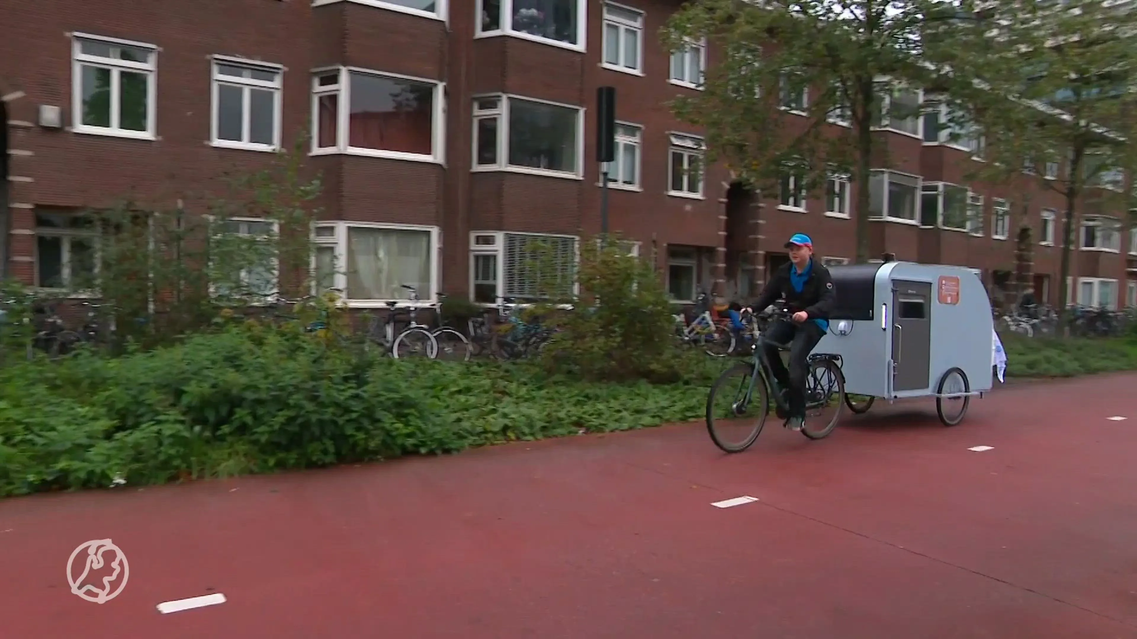 Quinten (15) heeft nieuwste vakantiehype op kampeerbeurs met zijn mini-caravan