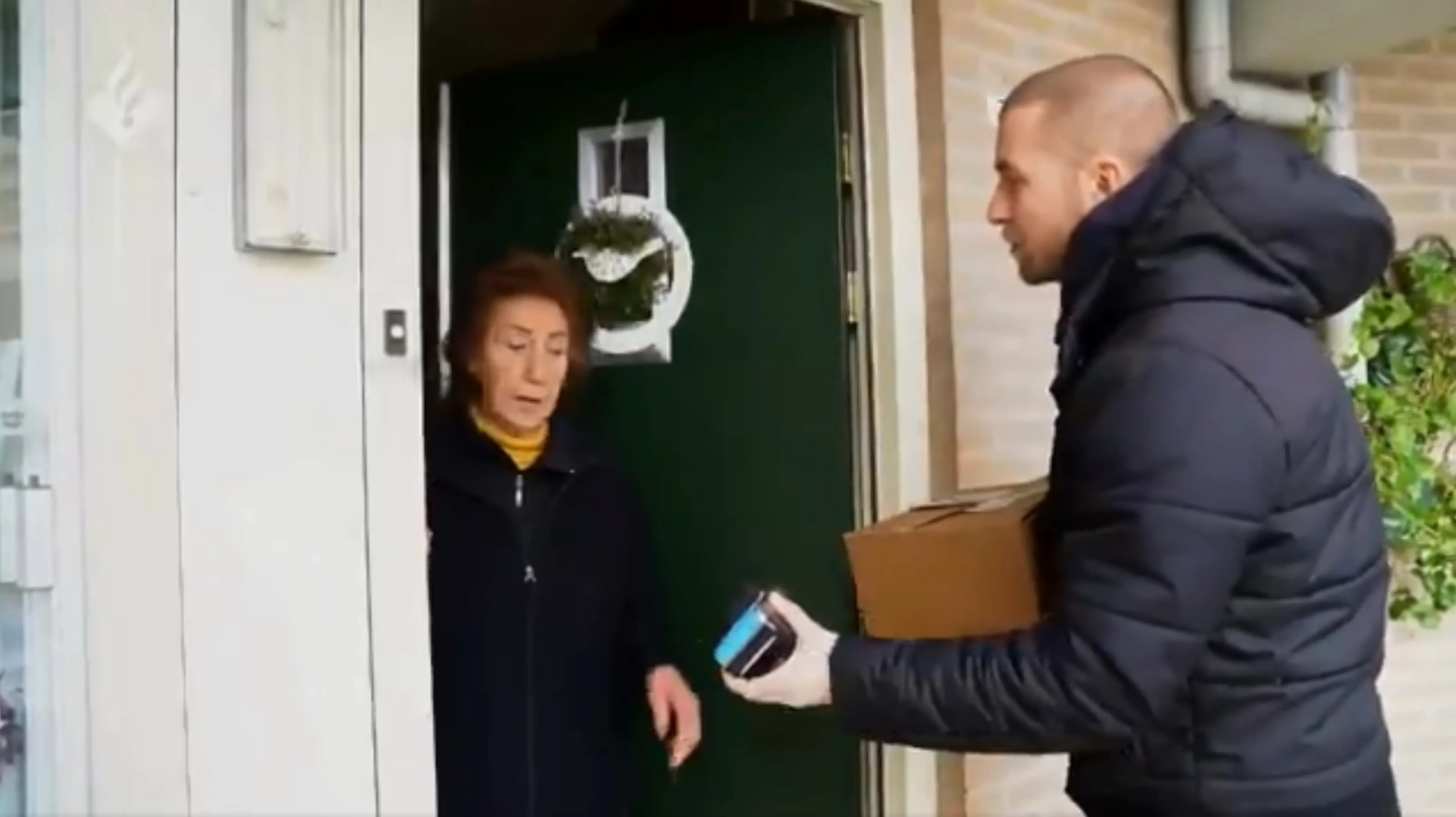 Agent probeert met babbeltruc binnen te dringen bij oudere dame: 'Pleurt op, joh!'