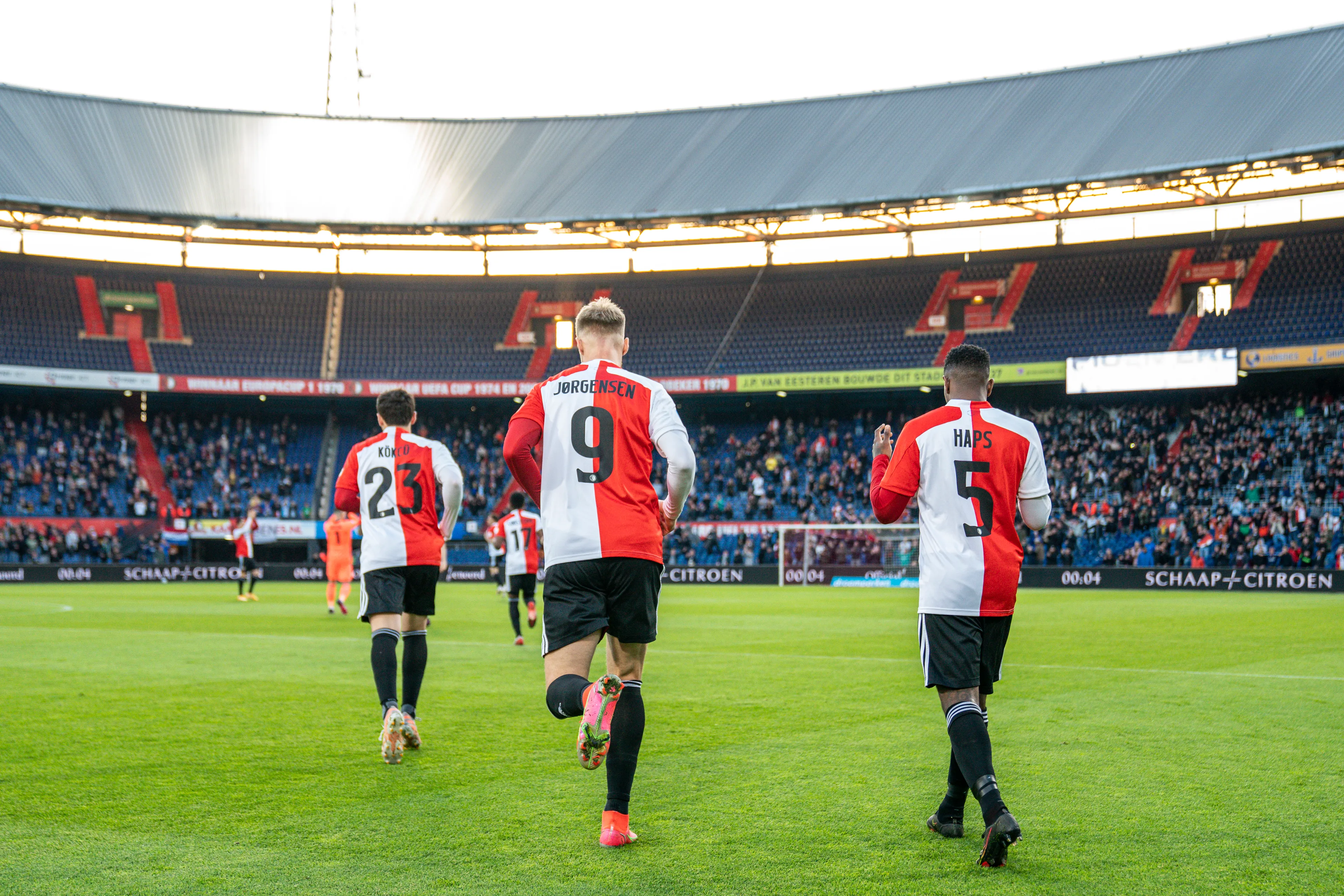 Feyenoord en FC Utrecht treffen elkaar niet zaterdag, maar zondag in De Kuip