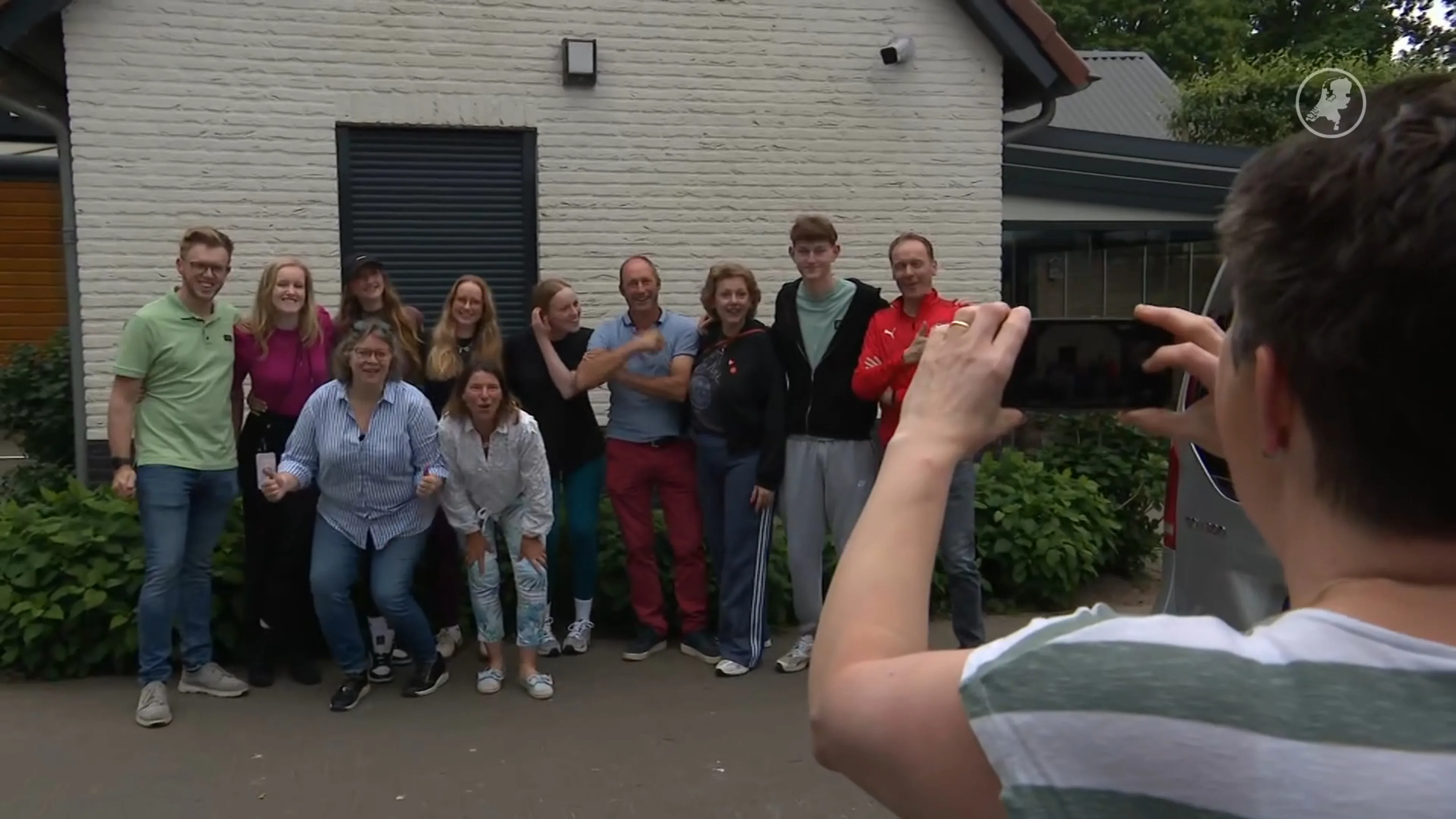 Familie Van Houts is superfan: met zijn elven in de auto naar Songfestival