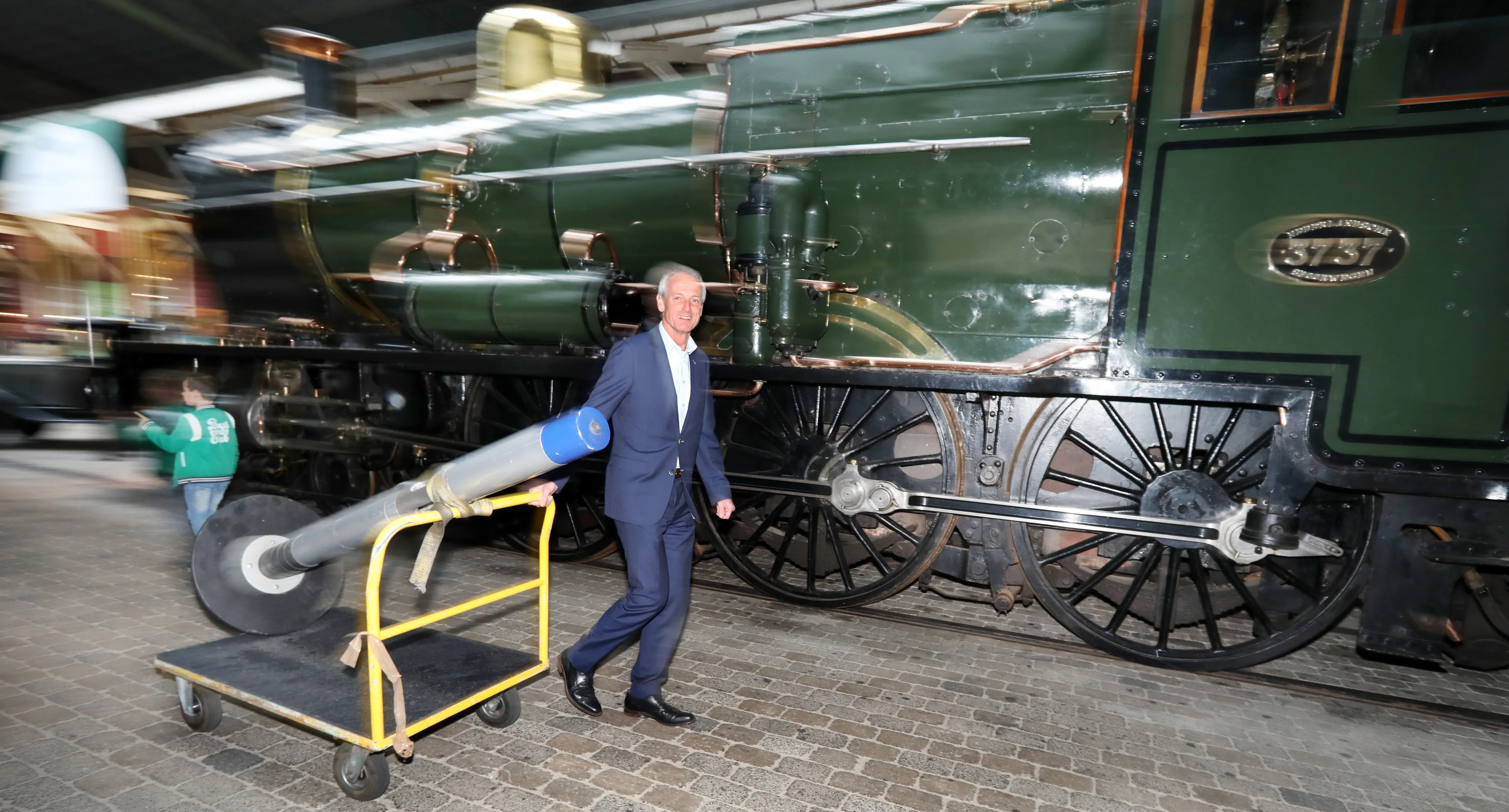 Roken op stations vanaf vandaag verboden, laatste rookpaal eindigt in Spoorwegmuseum