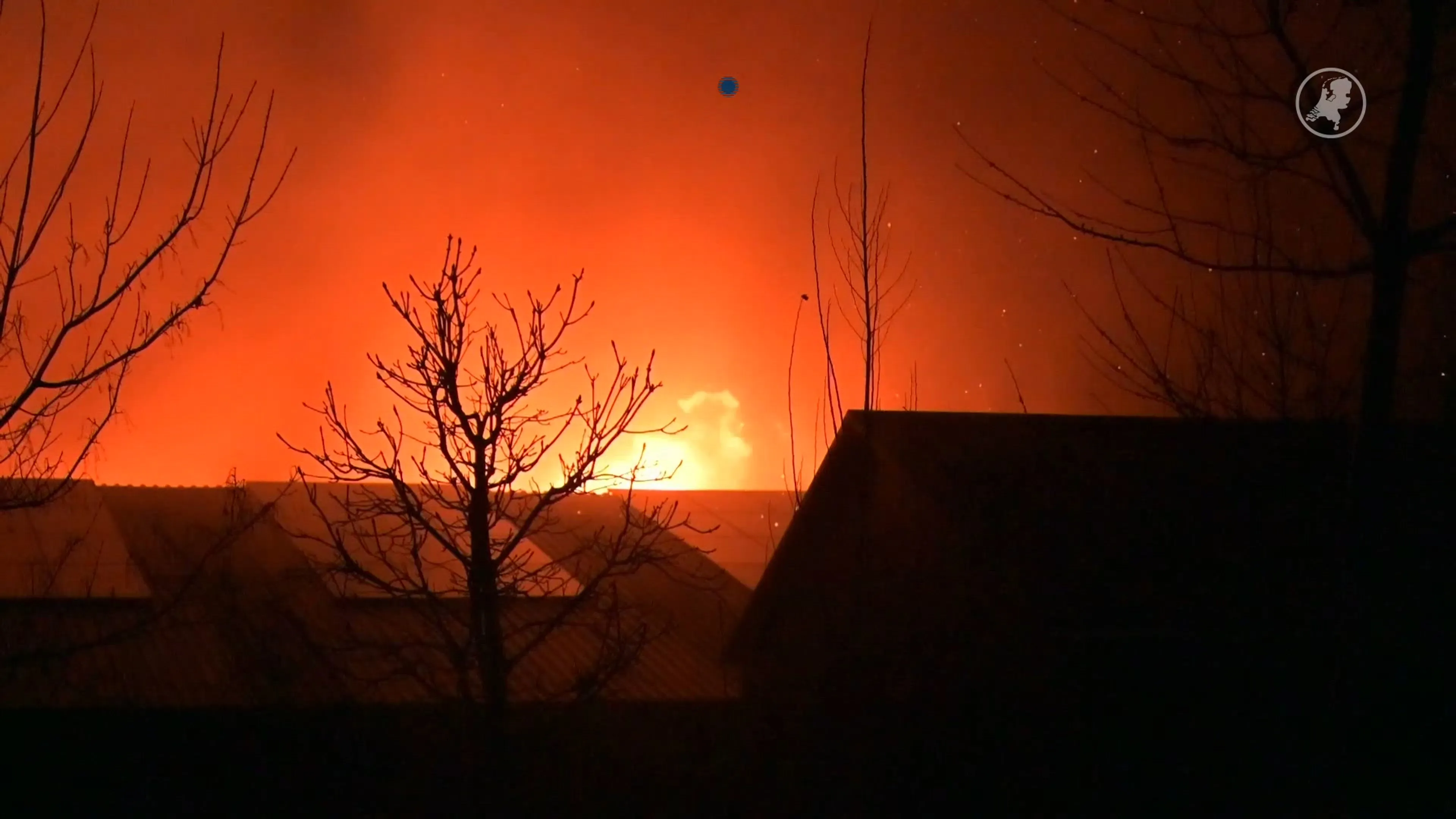 Grote brand in loods in Hazerswoude-Rijndijk