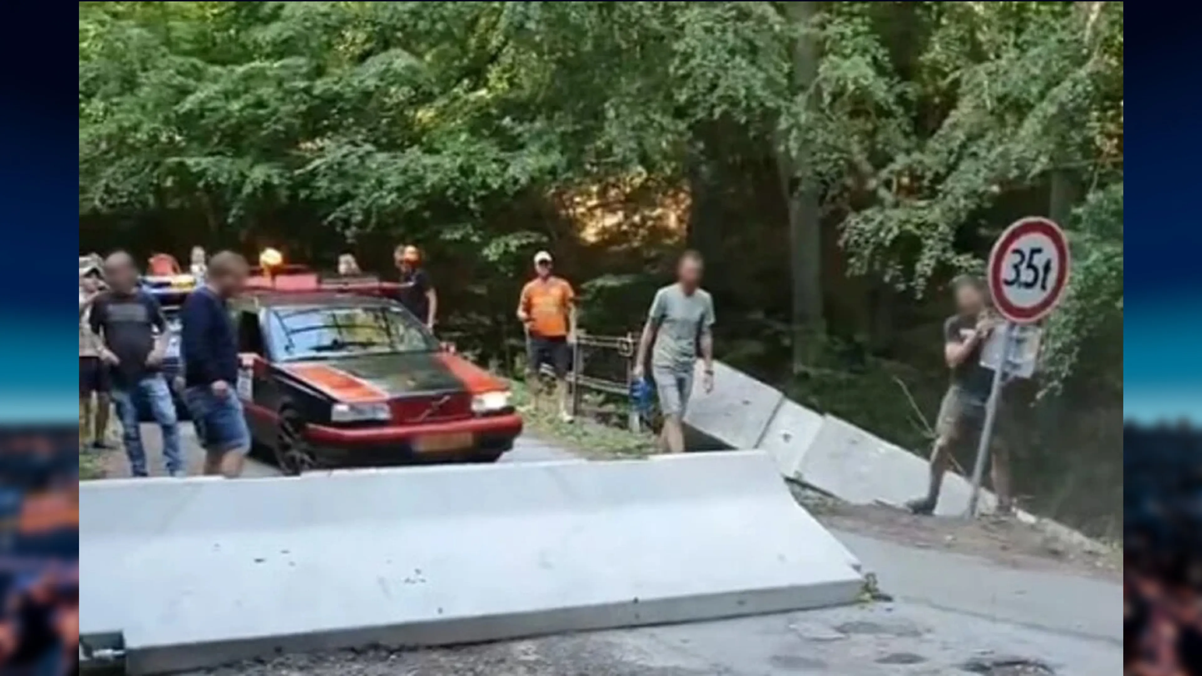 Slowaakse politie zoekt Nederlanders die over levensgevaarlijke brug reden