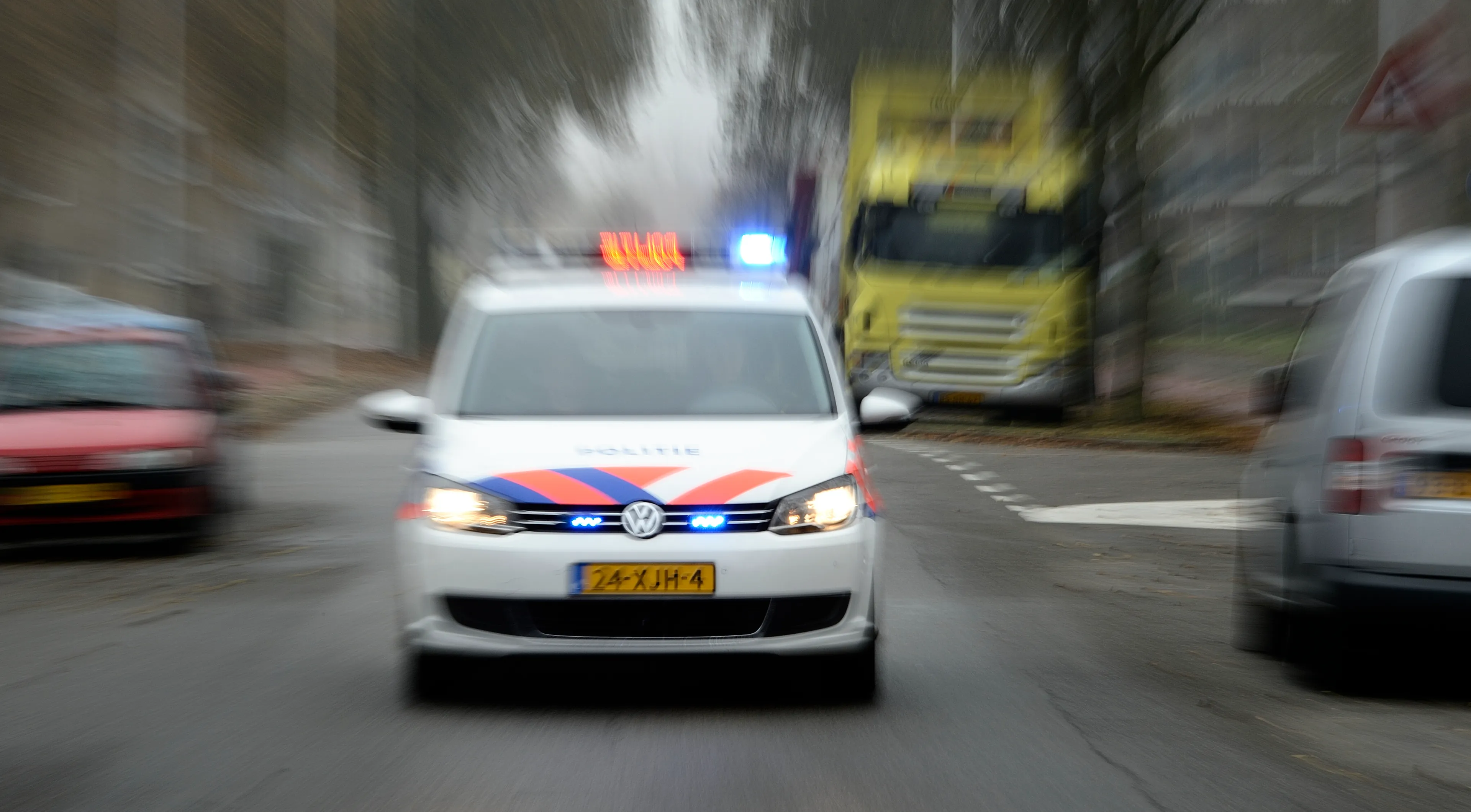 Gemaskerde man met vleesmes overvalt tankstation in Elburg