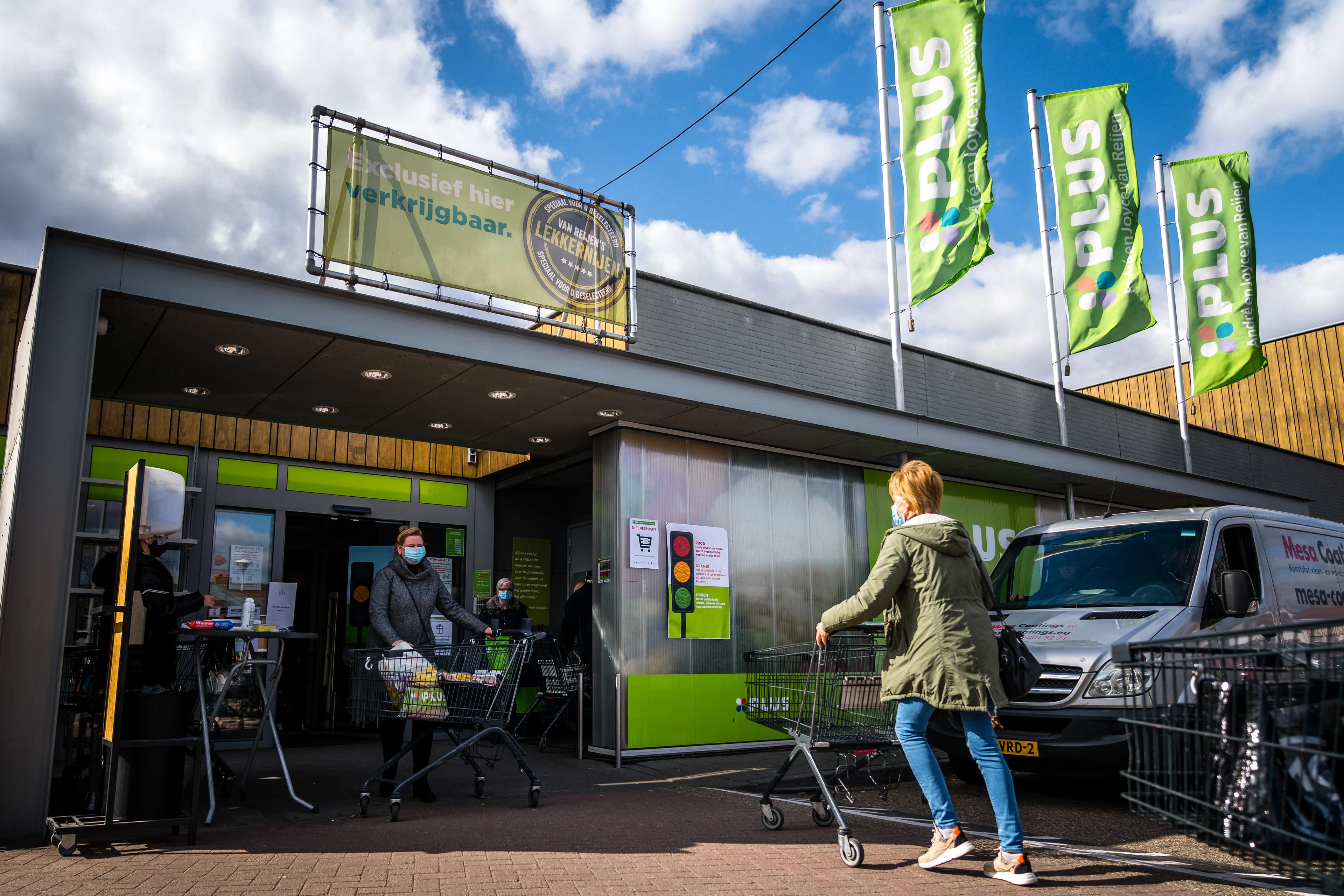 Supermarktketens Plus en Coop gaan samen verder onder 'Plus'
