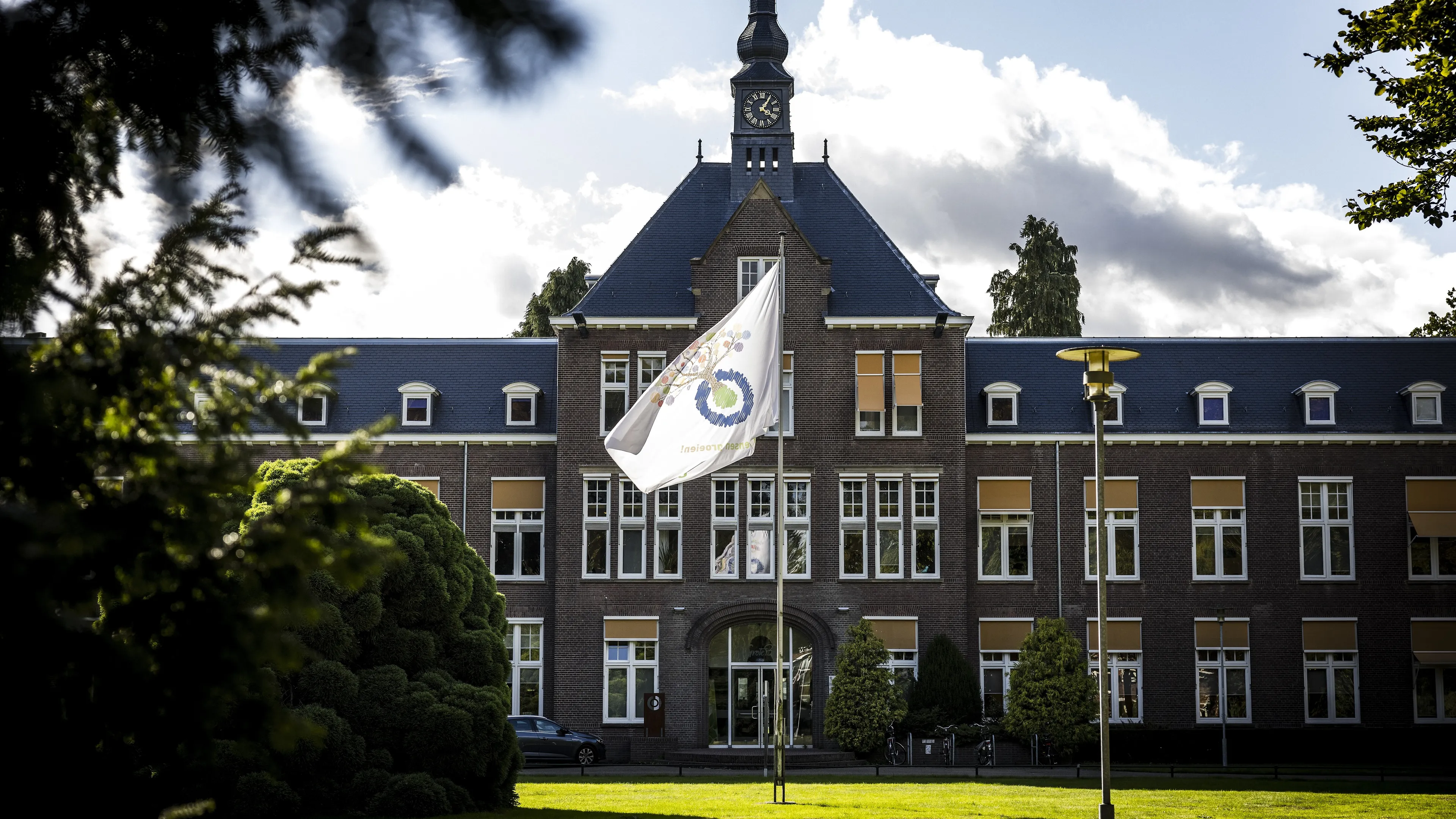 Lichaam gevonden bij psychiatrisch ziekenhuis in Eindhoven, verdachte aangehouden