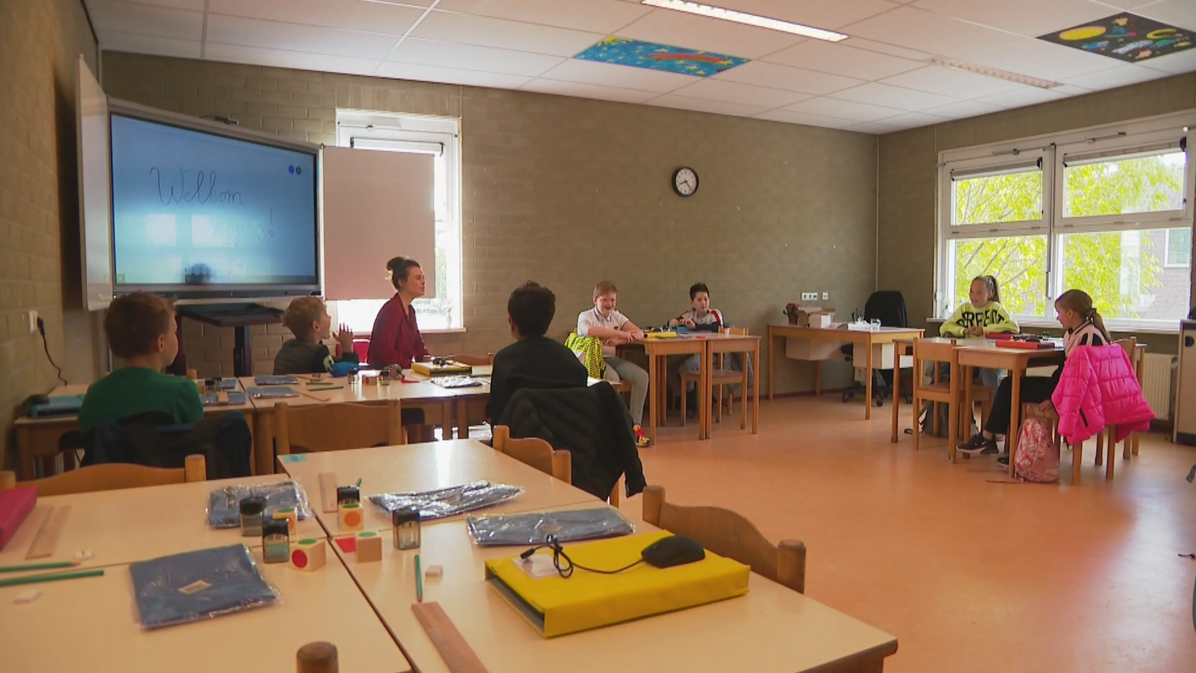 Spannende 'eerste' dag voor leerlingen afgebrande school Lelystad: 'We gaan ervoor'