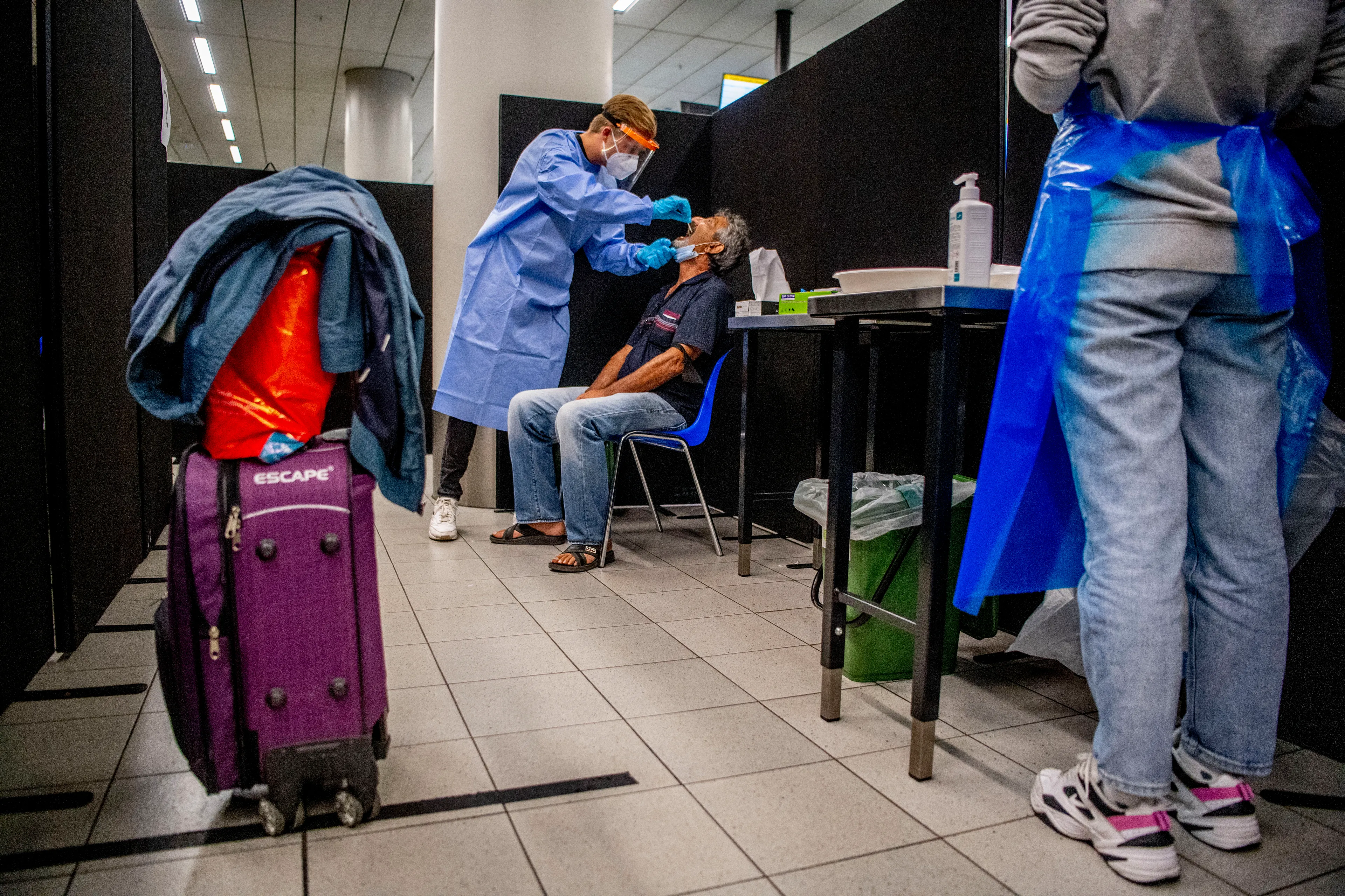 Schiphol neemt geen extra maatregelen na stijging besmette passagiers