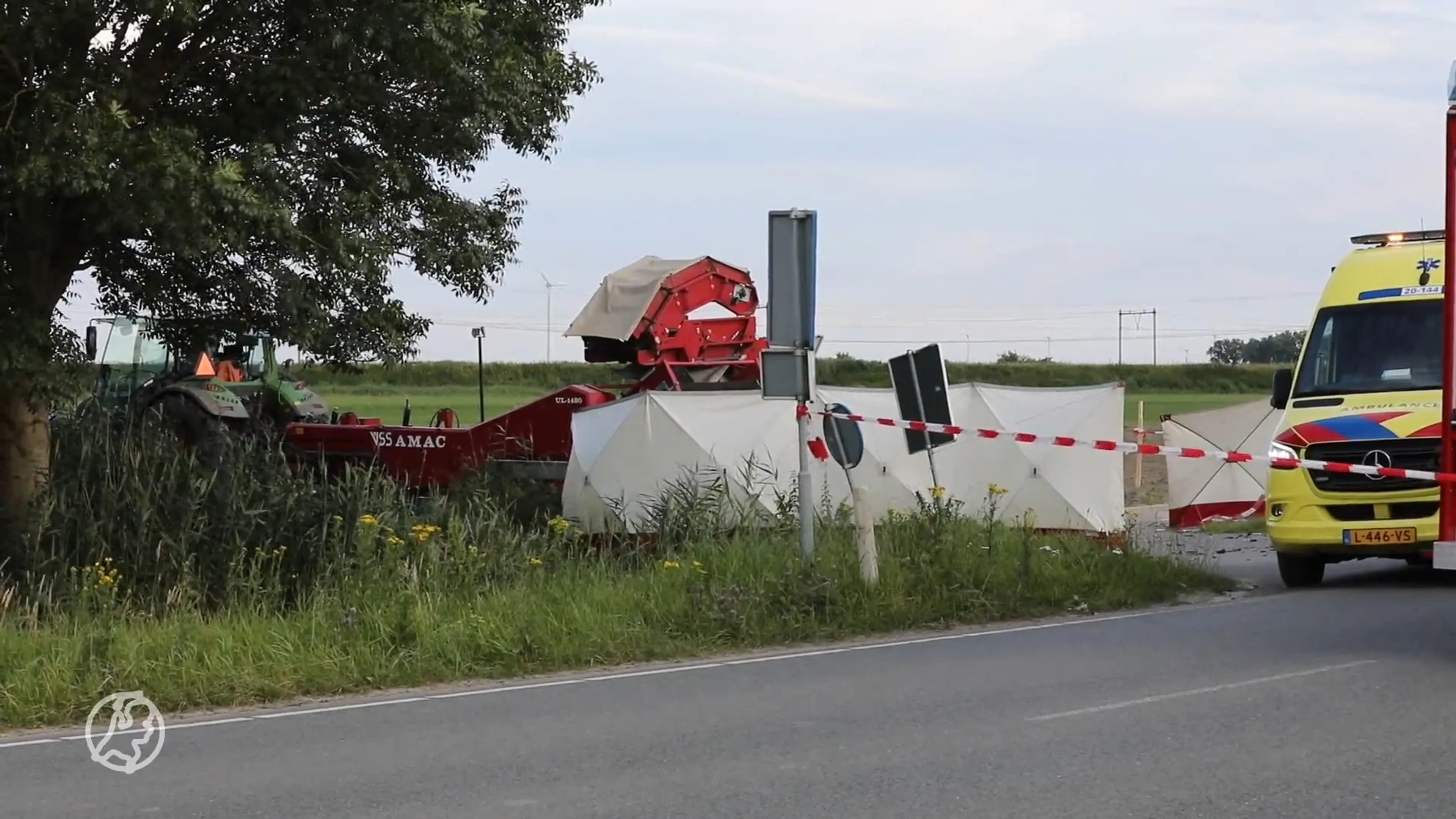 Motorrijder overleden door botsing met trekker in Woensdrecht
