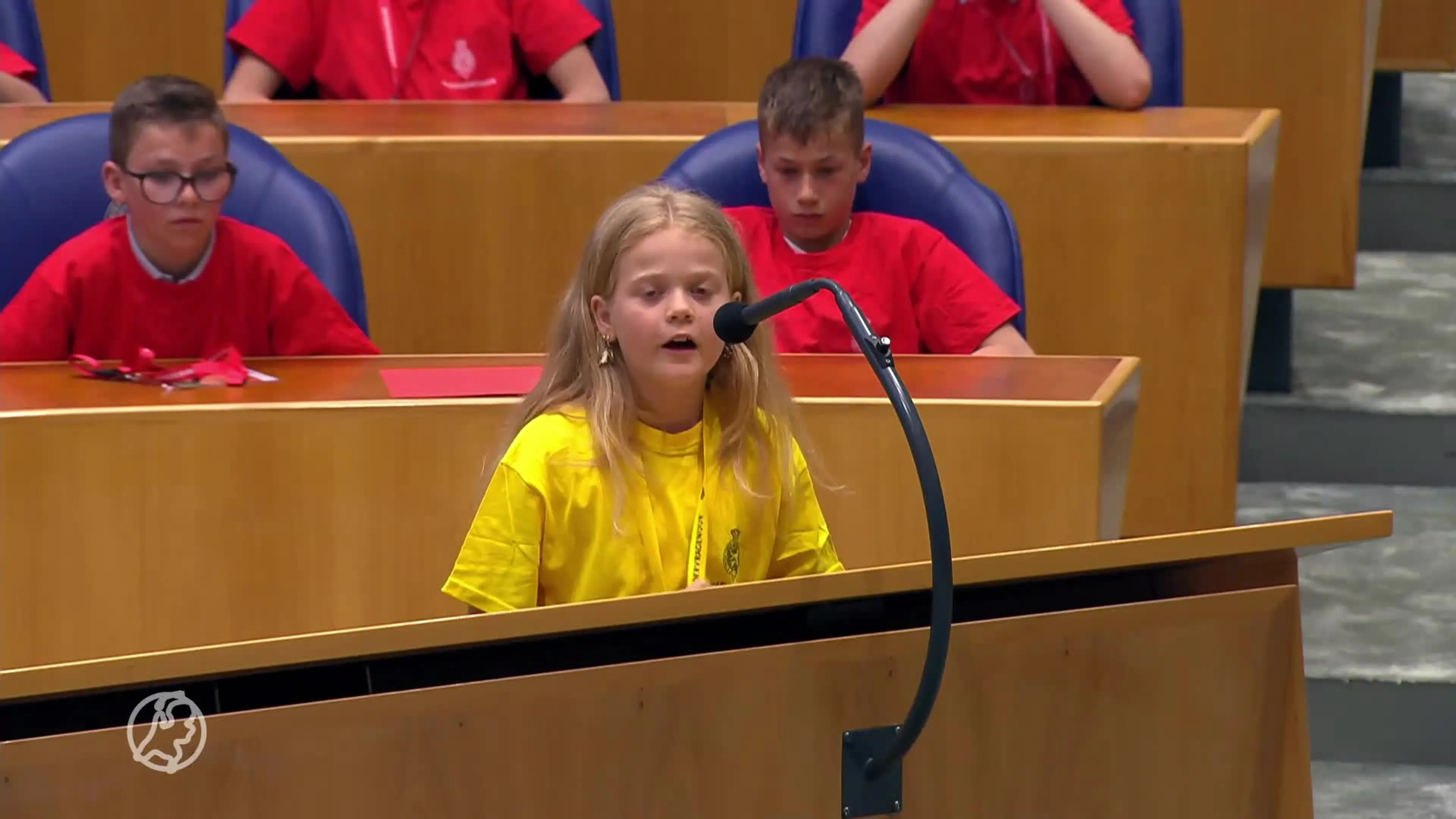 Leerlingen voelen Rutte aan de tand tijdens Kindervragenuur: 'Waarom is het zo lastig om dit te regelen?'